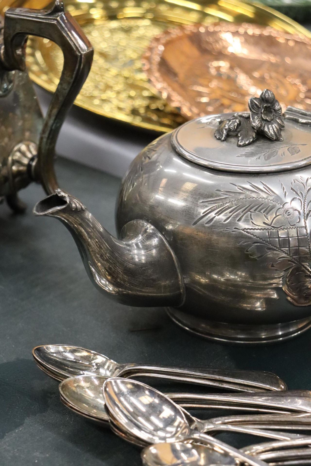 TWO SILVER PLATE ANTIQUE FOOTED ORNATE TEAPOTS ONE WITH FLOWER FINIAL THE OTHER STAMPED 1752 - Bild 11 aus 12
