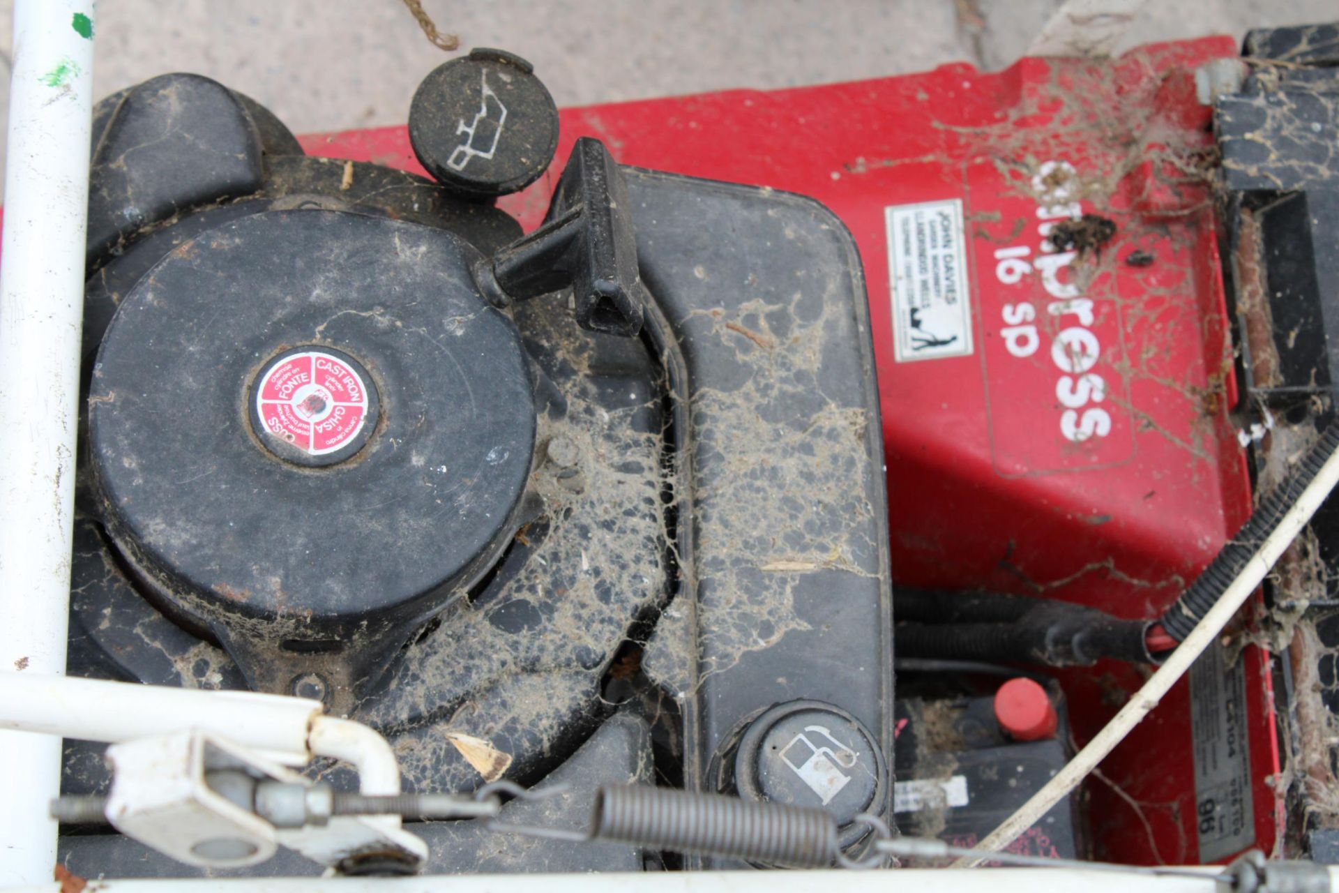 A MOUNTFIELD PETROL ENGINE LAWN MOWER WITH GRASS BOX - Image 3 of 4