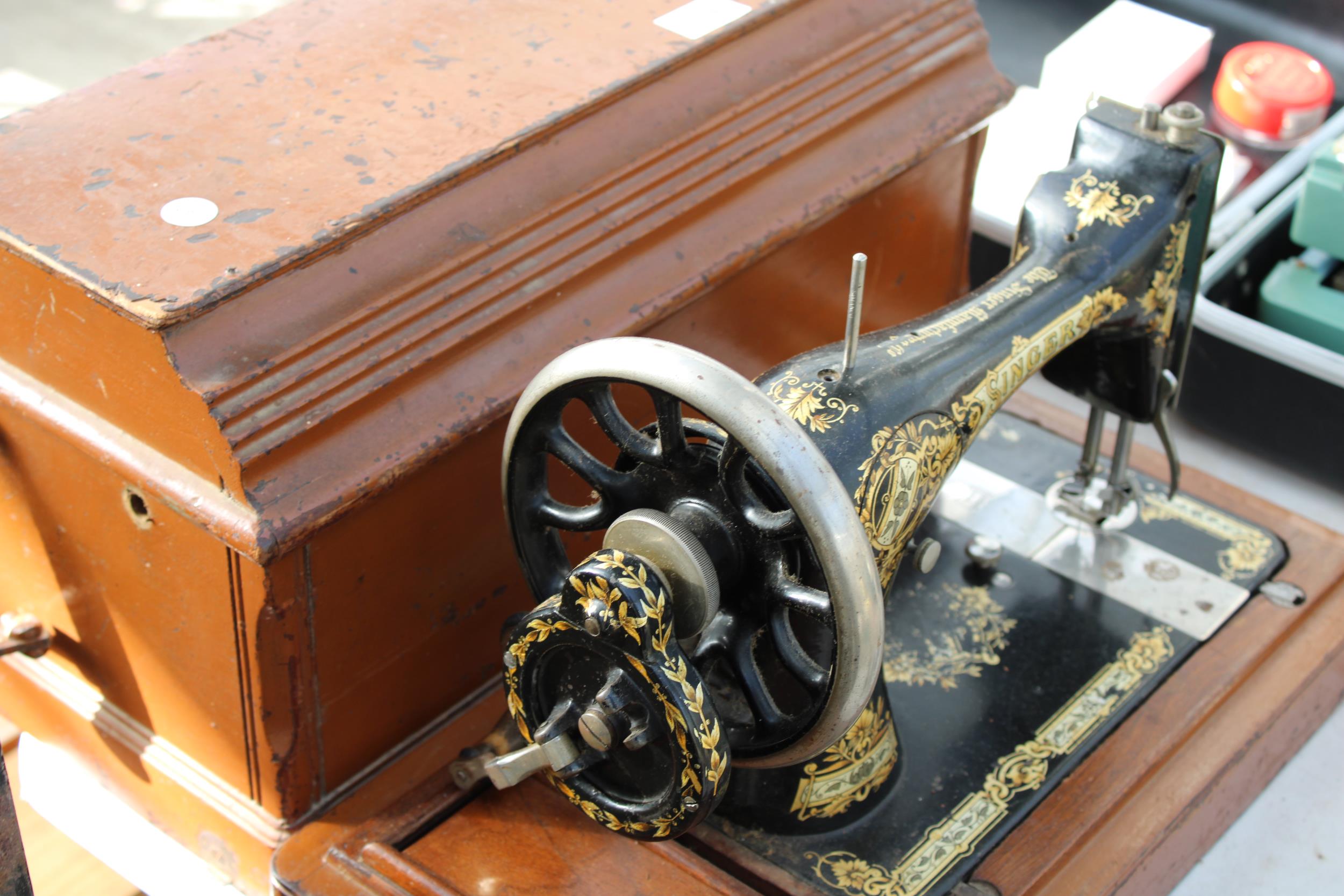 A VINTAGE SINGER SEWING MACHINE WITH CARRY CASE - Image 3 of 3