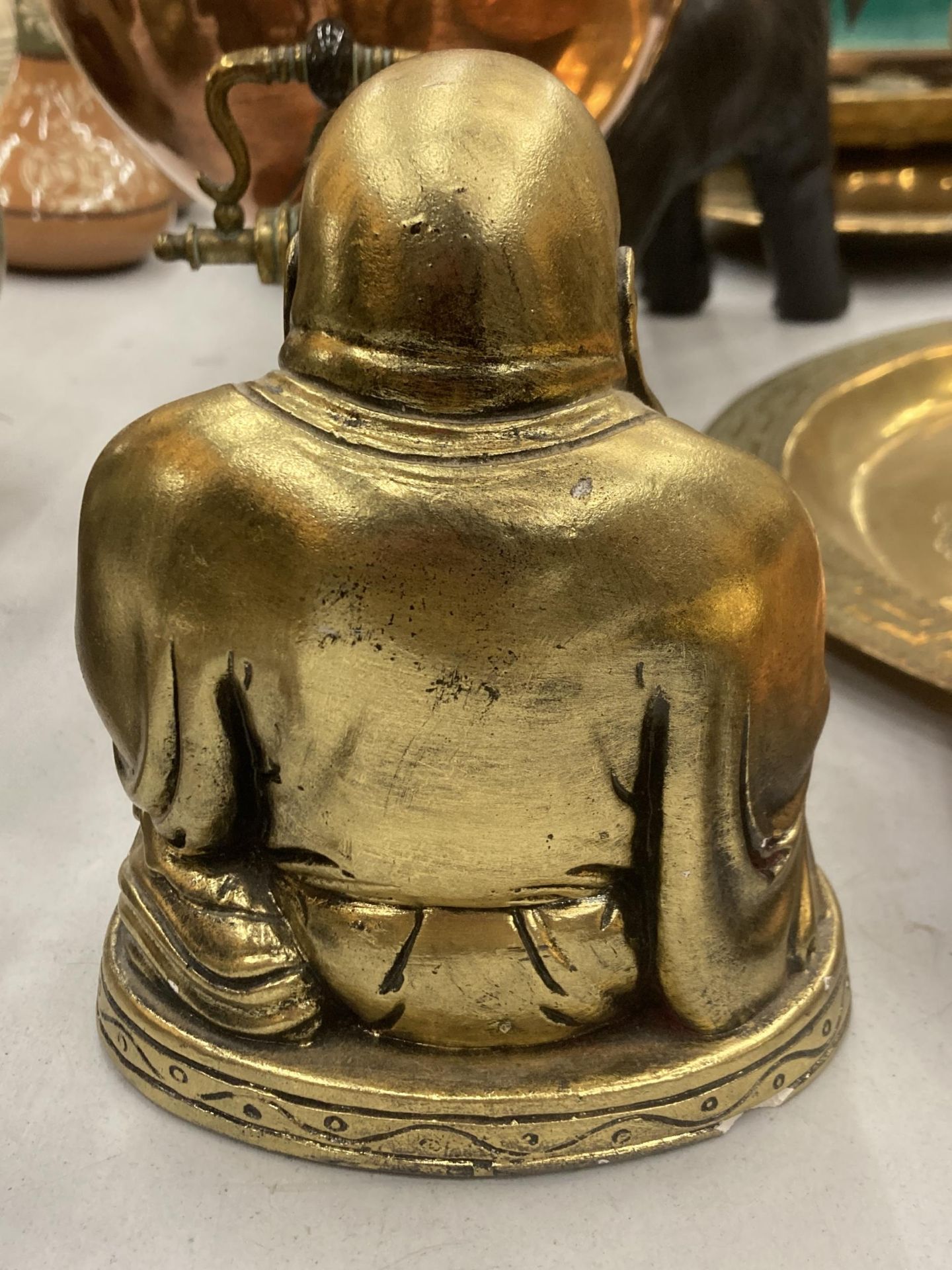 A GILT MODEL OF A BUDDAH, HEIGHT 18CM - Image 3 of 3