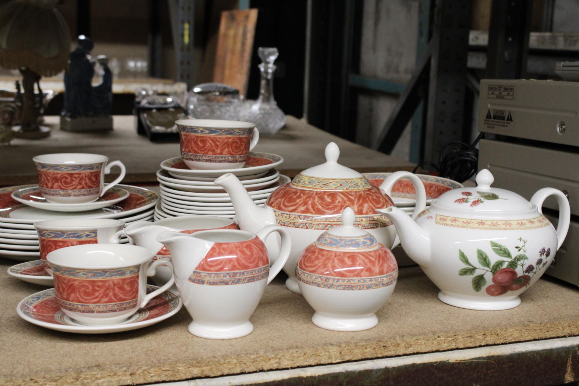 A CHURCHILL PART DINNER SERVICE TO INCLUDE VARIOUS SIZES OF PLATES, BOWLS, TWO TEAPOTS, SAUCE