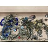 A LARGE COLLECTION OF VINTAGE COSTUME JEWELLERY NECKLACES TO INCLUDE SOME SILVER