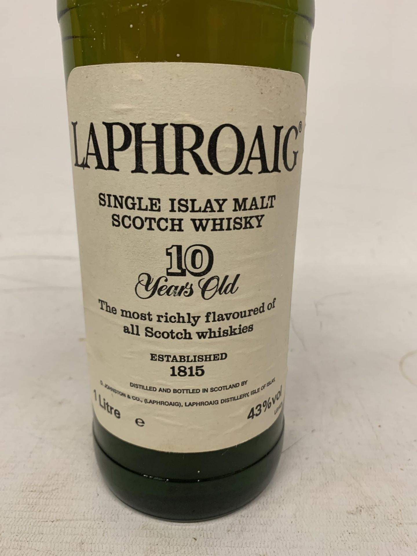 A 1L BOTTLE OF LAPHROAIG 10 YEARS OLD SINGLE ISLAY MALT SCOTCH WHISKY, OLD LABEL - Image 2 of 4