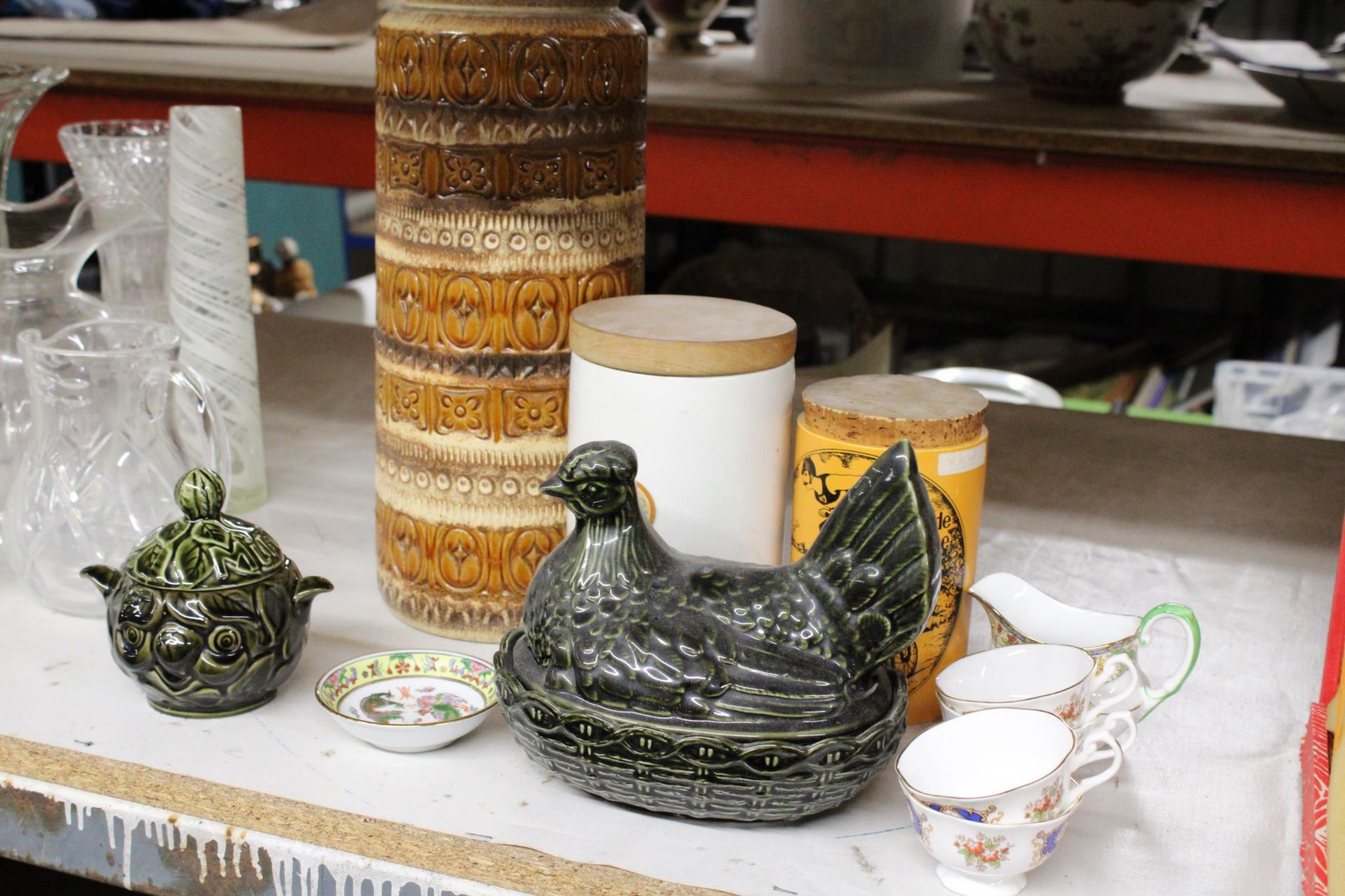 A MIXED LOT TO INCLUDE A VINTAGE CERAMIC CHICKEN EGG STORAGE, A MINT FACE POT CADDY PLUS WEST GERMAN