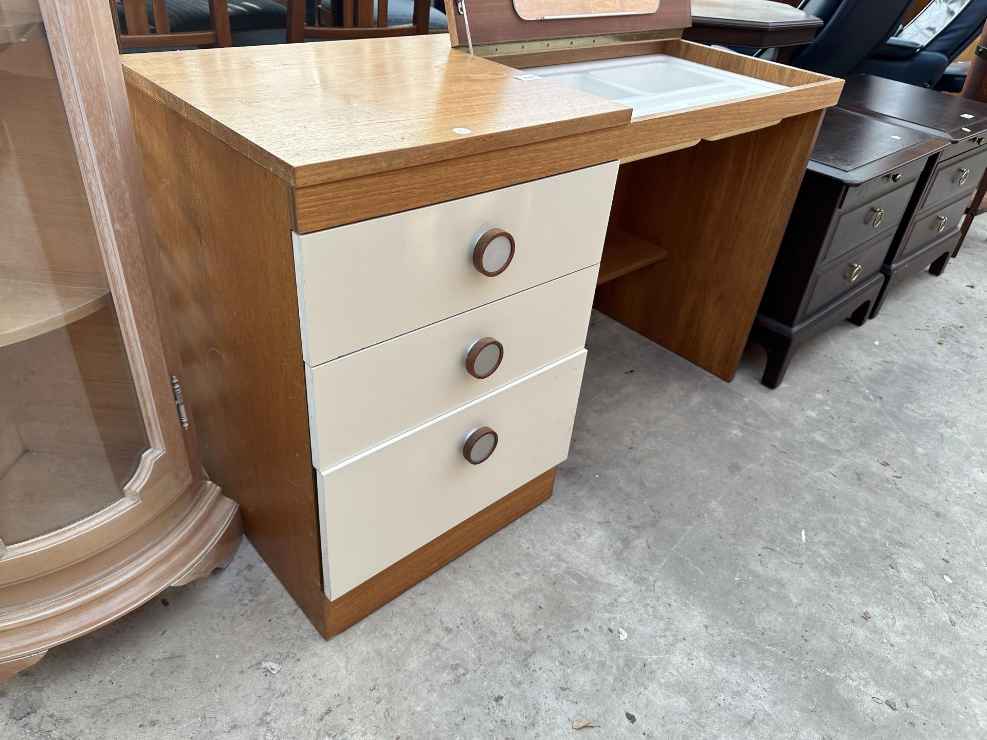 A RETRO TEAK UNIFLEX SERIES II DRESSING TABLE VANITY UNIT - Image 4 of 5