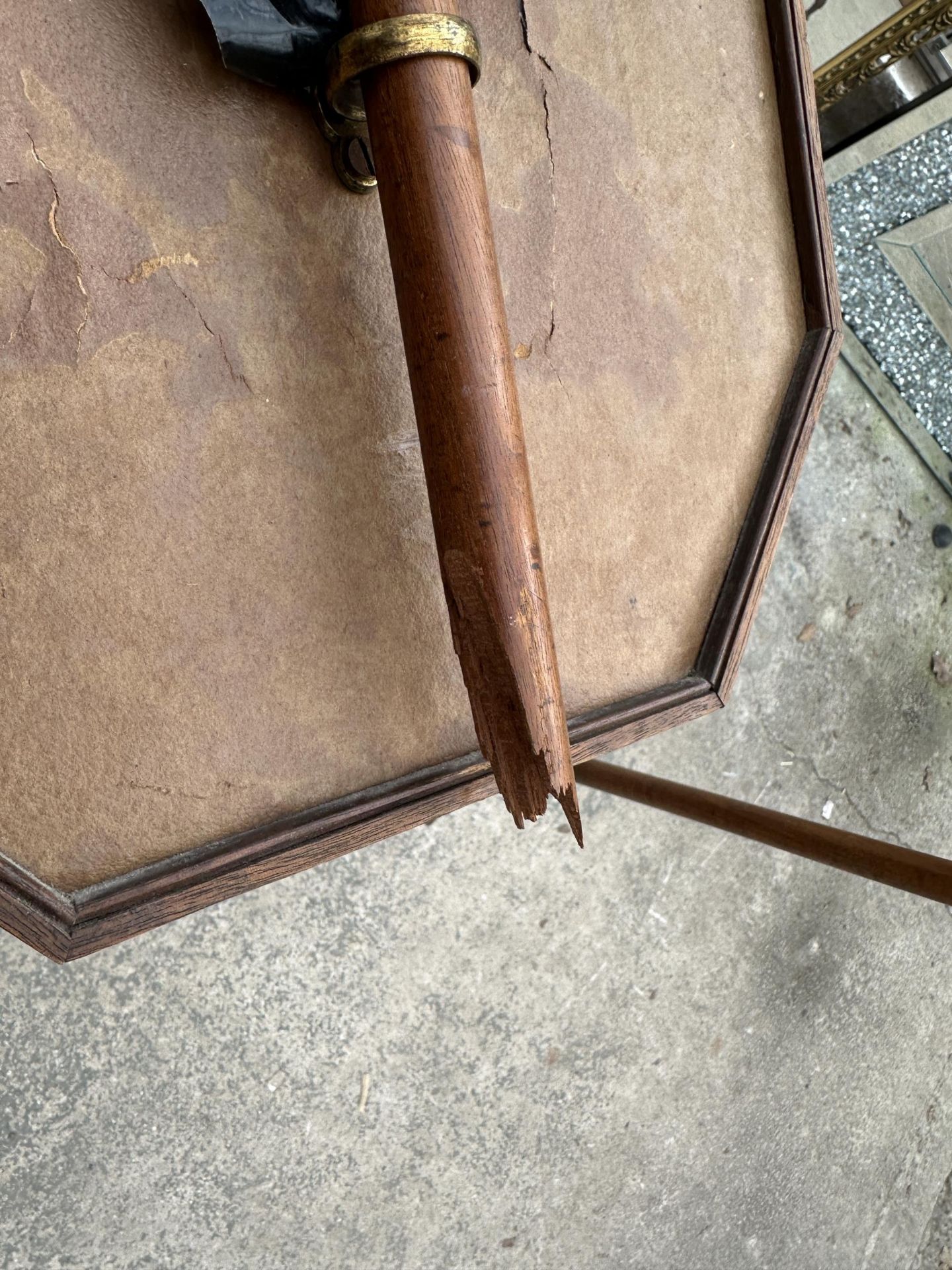 A VICTORIAN MAHOGANY POLE SCREEN - REQUIRES REPAIR TO POLE - Image 3 of 5