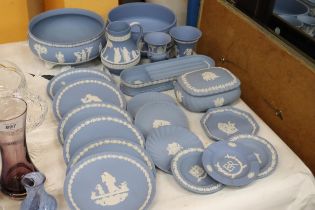 A LARGE COLLECTION OF WEDGWOOD POWDER BLUE JASPERWARE, TO INCLUDE CABINET PLATES, LARGE BOWLS, PIN