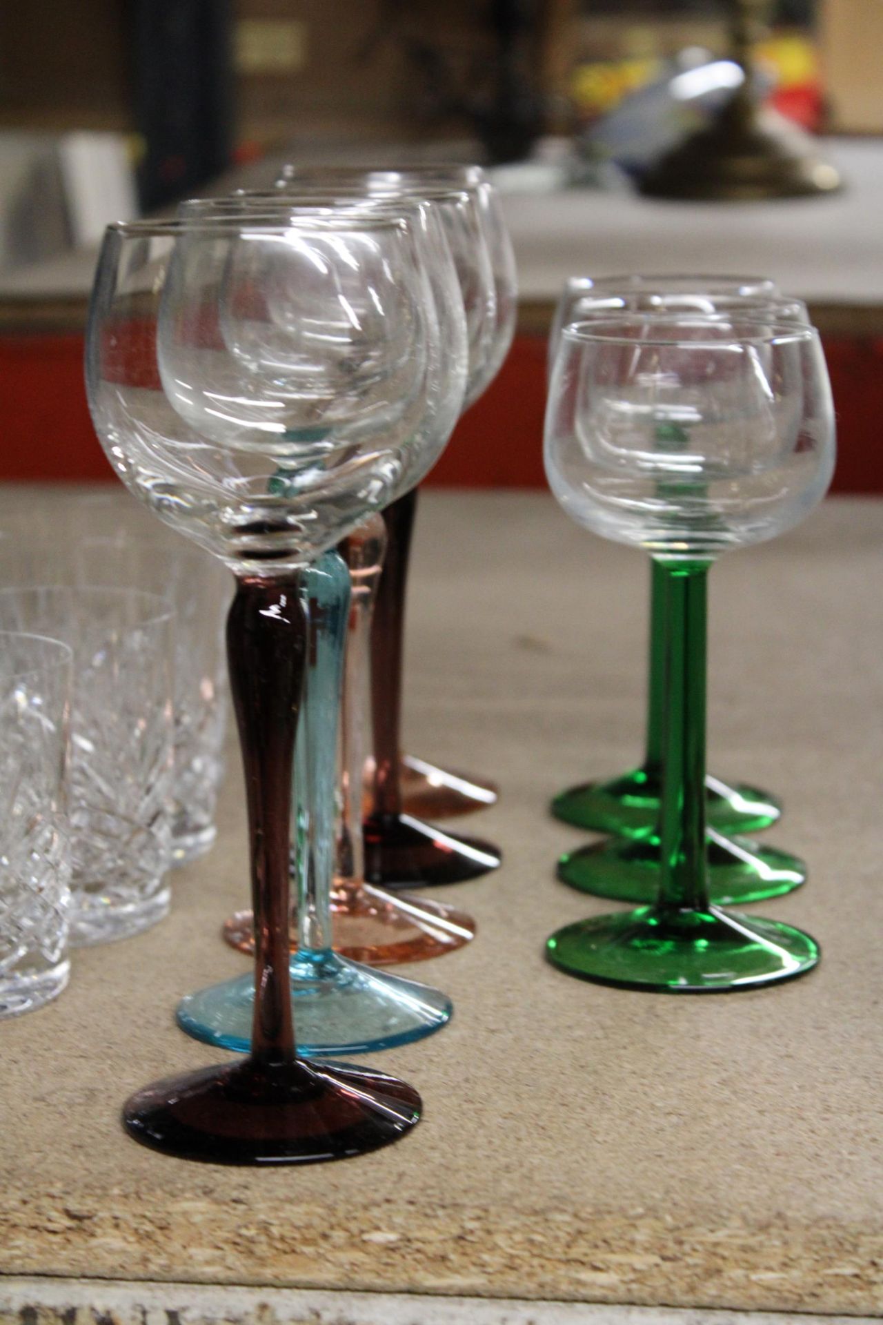 A QUANTITY OF WINE GLASSES WITH COLOURED STEMS AND CUT GLASS TUMBLERS - Image 5 of 5