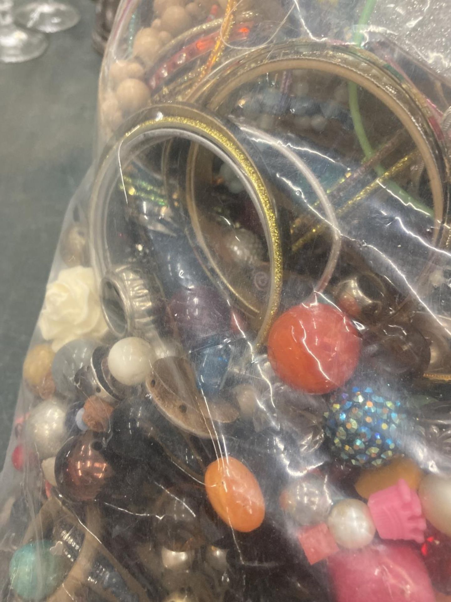 A LARGE QUANTITY OF COSTUME JEWELLERY - 10KG - Image 2 of 4