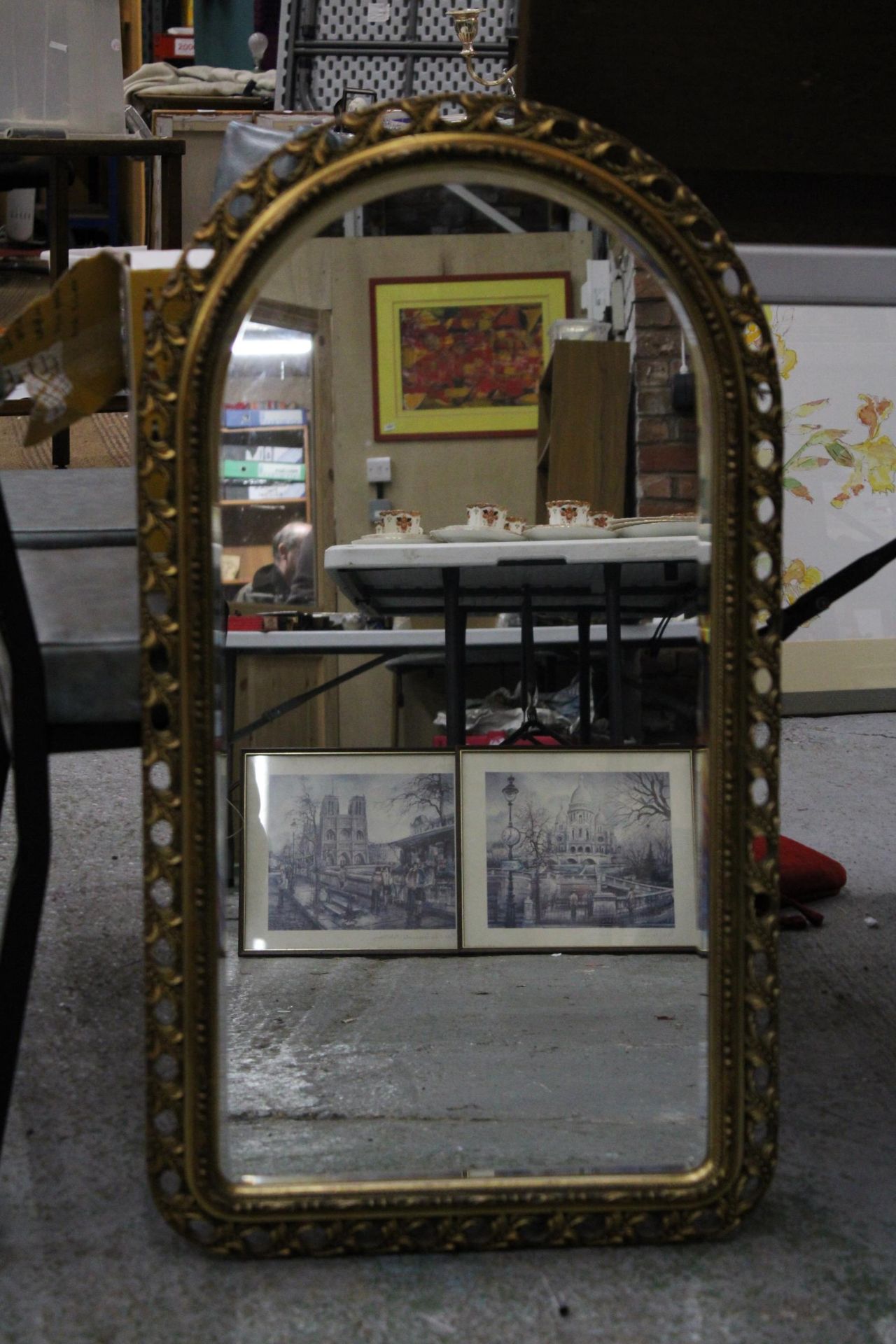 A GILT BEVEL EDGE ARCHED MIRROR - Image 2 of 4