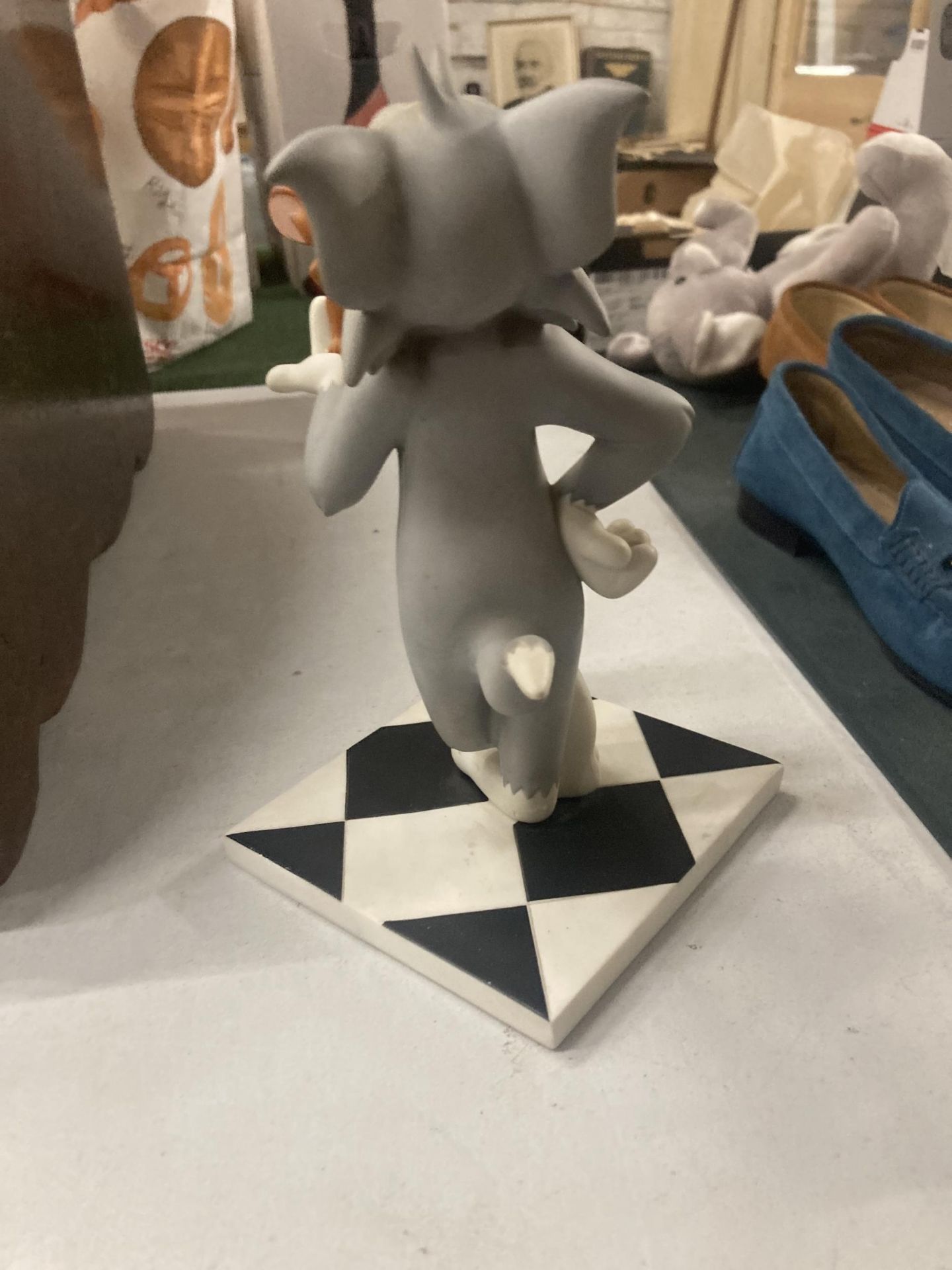 A COALPORT TOM AND JERRY FIGURE, HEIGHT 20CM - Image 3 of 4