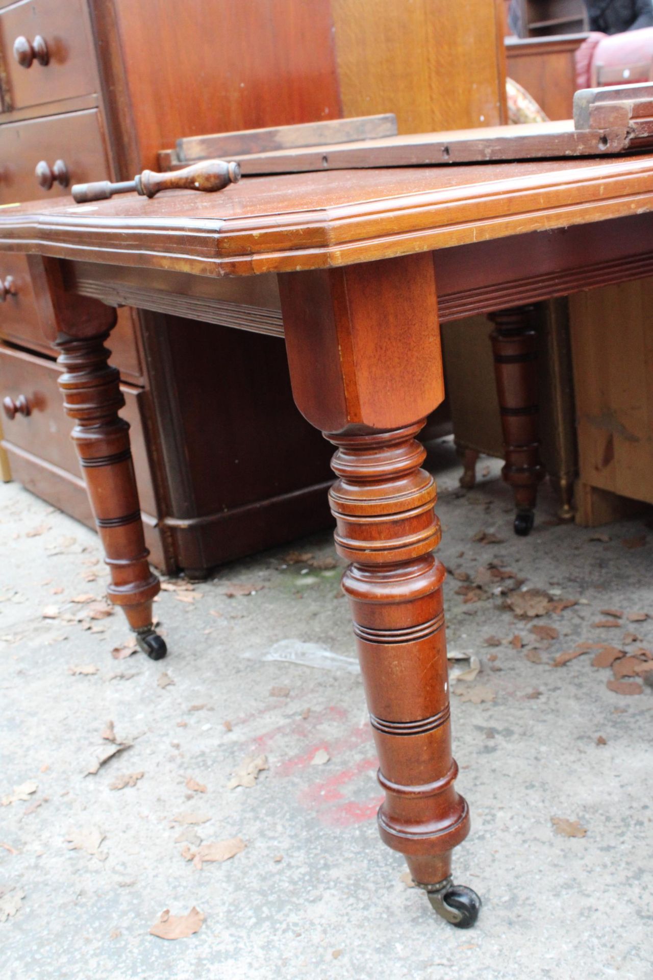 AN EDWARDIAN MAHOGANY WIND OUT DINING TABLE WITH CANTED CORNERS 42" SQUARE (LEAF 16.5") ON TURNED - Image 2 of 3