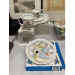 A COLLECTION OF CHILDREN'S 'QUEEN'S' CERAMICS TO INCLUDE A BOXED PLATE, CUP AND SAUCER SET, BOXED