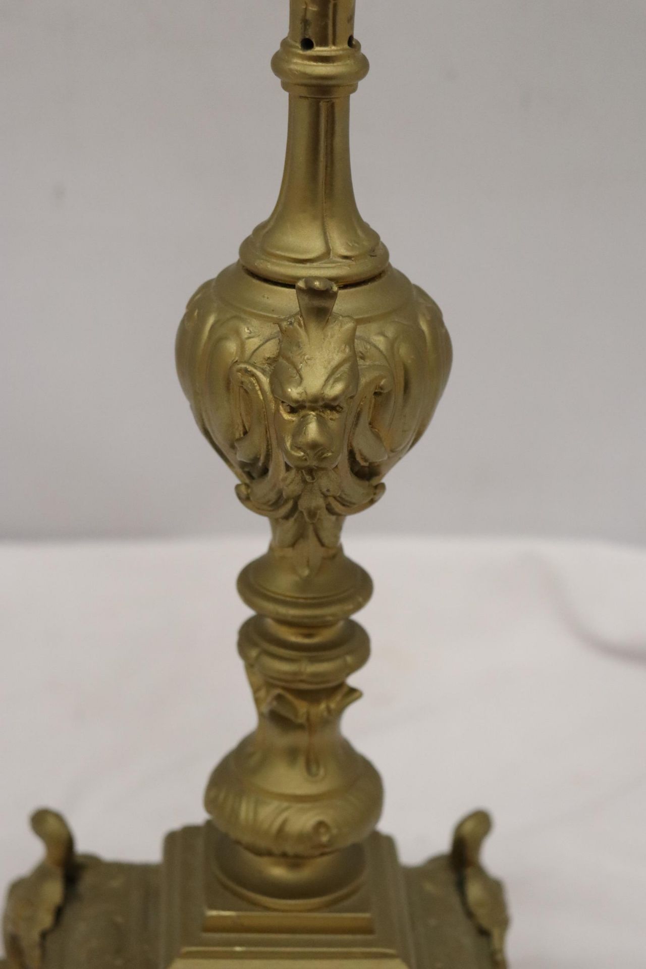 A VINTAGE STYLE HEAVY BRASS CANDLE HOLDER, HEIGHT 55CM - Image 3 of 7