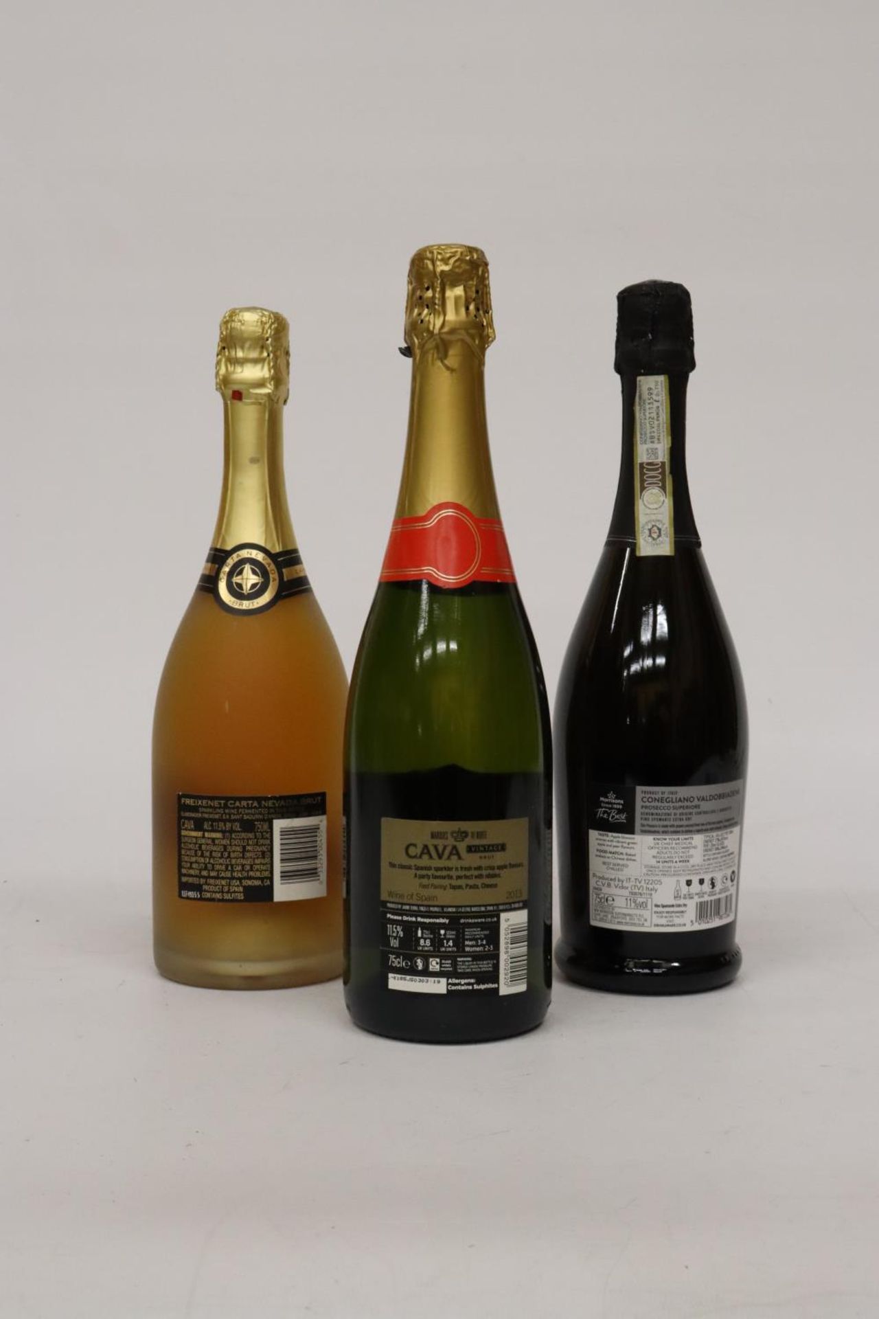 THREE 75CL BOTTLES TO INCLUDE A BOTTLE OF CAVA, A BOTTLE OF FREIXENET CARTA NEVADA BRUT AND A BOTTLE - Image 2 of 3