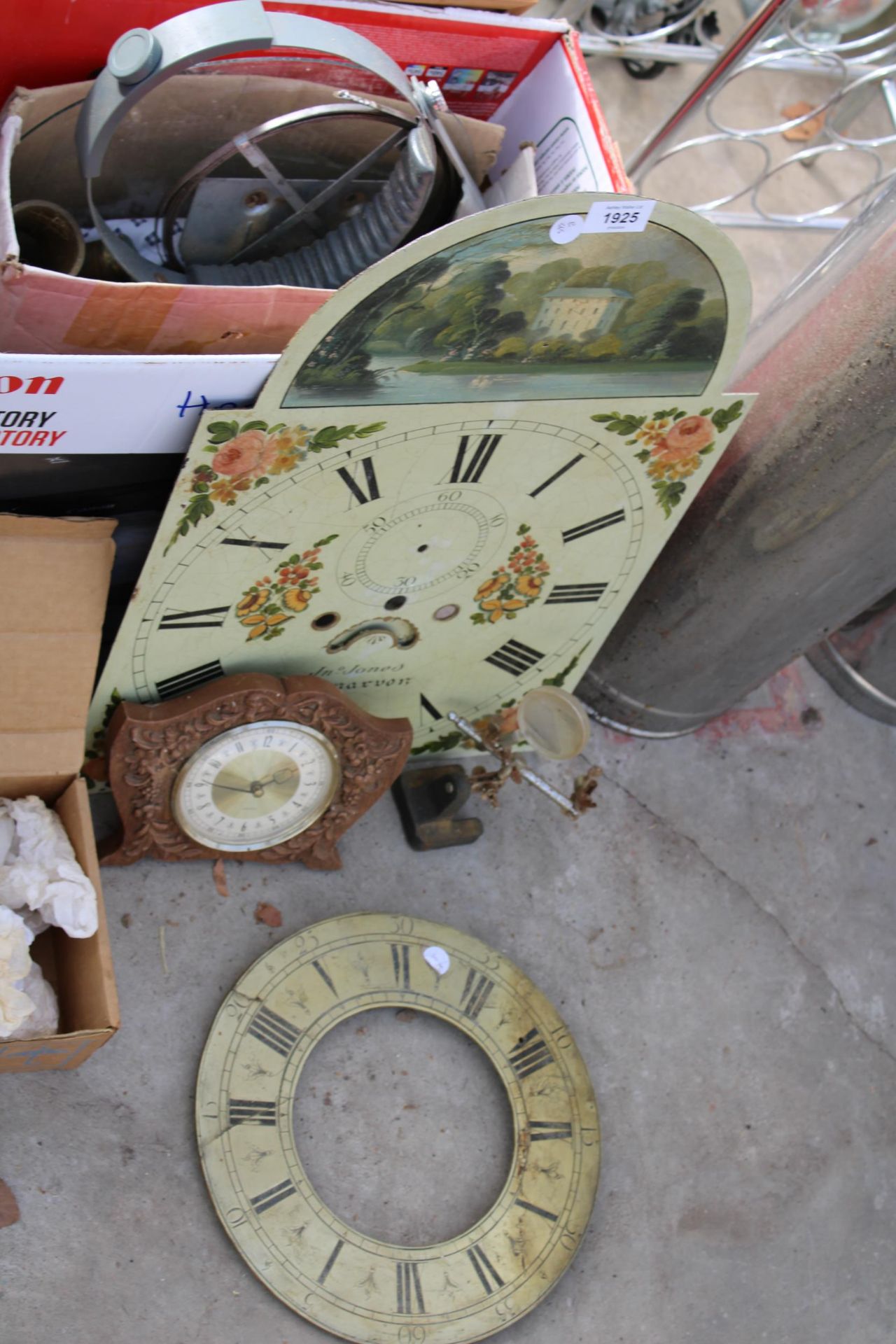 AN ASSORTMENT OF VINTAGE CLOCK PARTS TO INCLUDE FACES, COGS AND BOOKS ON CLOCKS ETC - Image 3 of 4