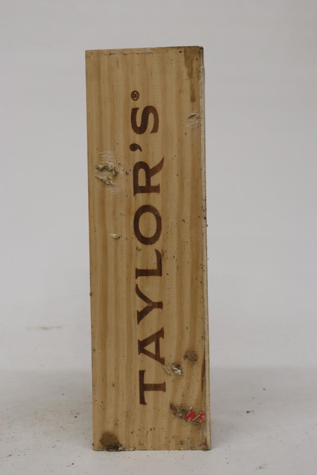 A BOTTLE OF TAYLOR'S 10 YEAR TAWNEY PORT IN WOODEN PRESENTATION BOX - Image 3 of 3