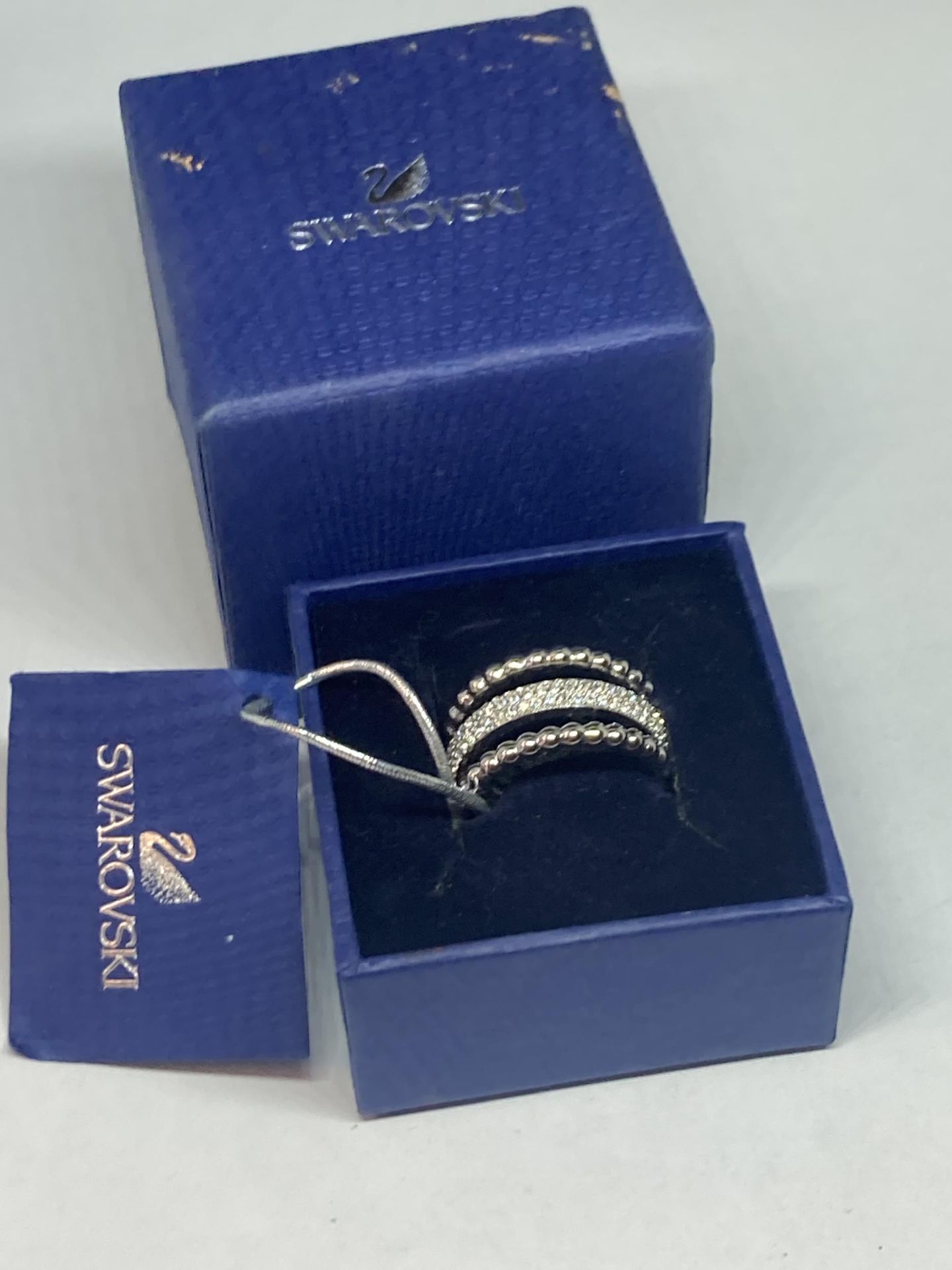 A SWAROVSKI CRYSTAL RING SIZE Q/R WITH LABEL AND PRESENTATION BOX - Image 4 of 4