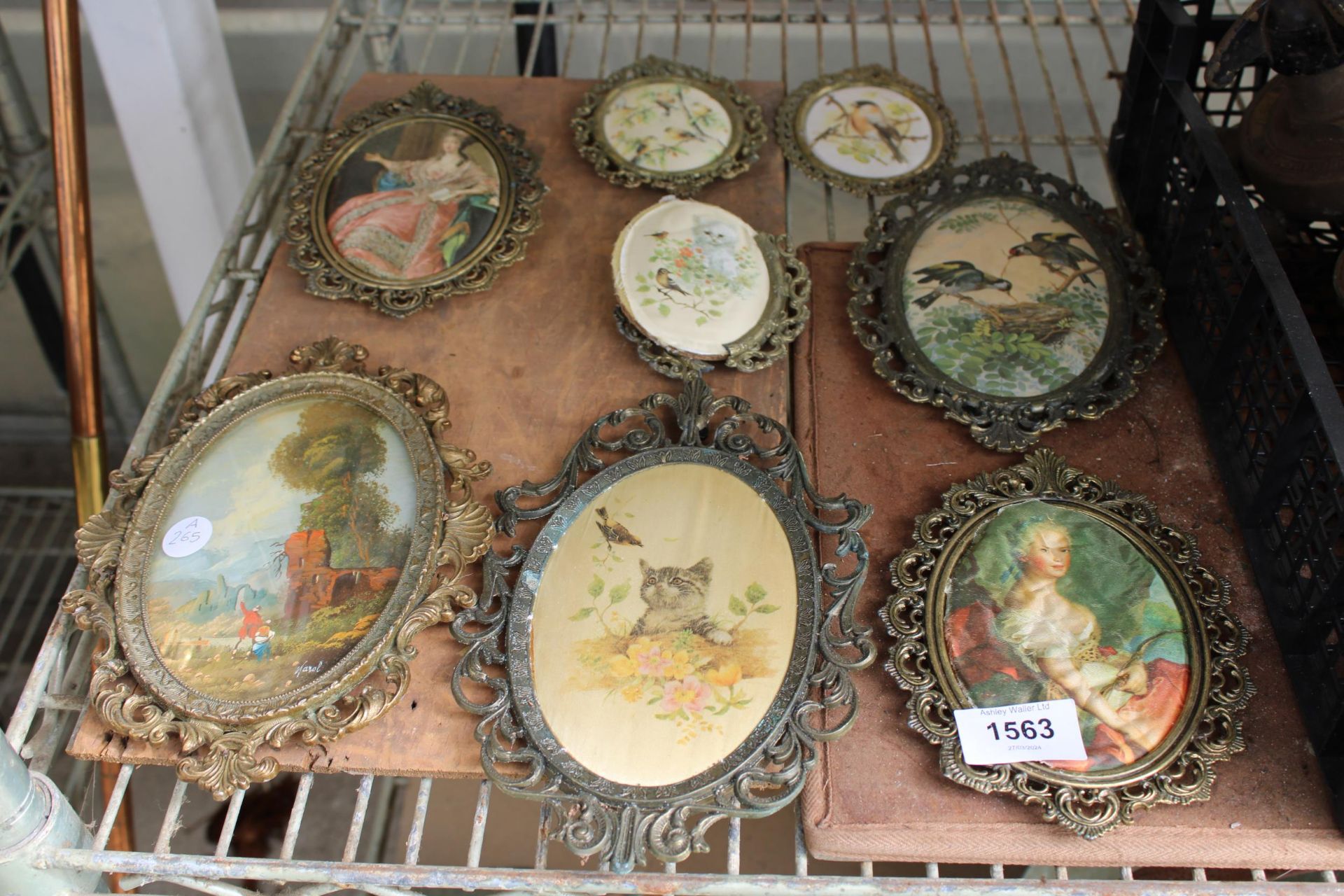 AN ASSORTMENT OF VINTAGE BRASS FRAMED IMAGES TO INCLUDE TAPESTRIES AND OIL ON BOARDS ETC