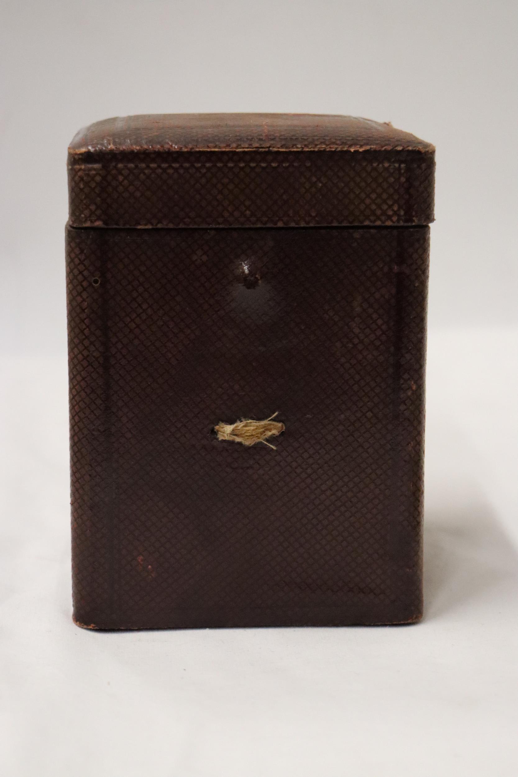 A VINTAGE BRASS ALARM CLOCK WITH GLASS SIDES TO SHOW INNER WORKINGS, IN A LEATHER CASE - Image 10 of 11