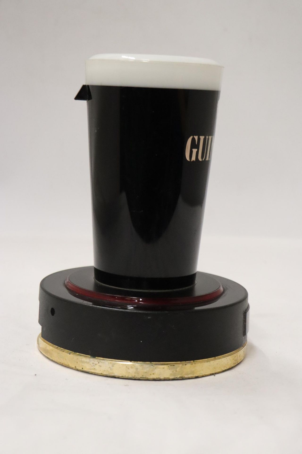 A RARE GUINNESS, LIGHT UP COUNTER SIGN, IN THE FORM OF A PINT GLASS, HEIGHT 18CM - Image 2 of 5