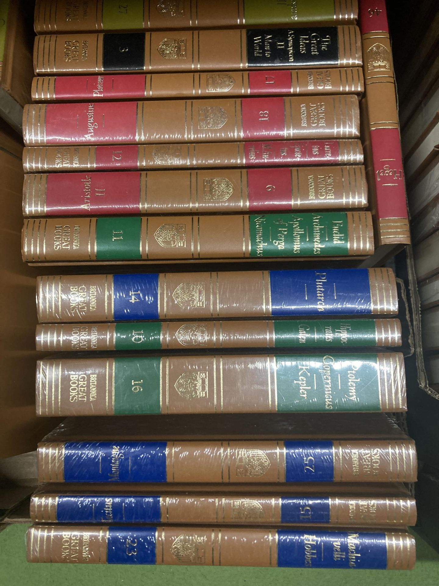 A FULL SET OF BRITANNICA GREAT HARDBACK BOOKS TO INCLUDE ARCHIMEDES, PLUTARCH, TOLSTOY AND MARX. - Image 2 of 10