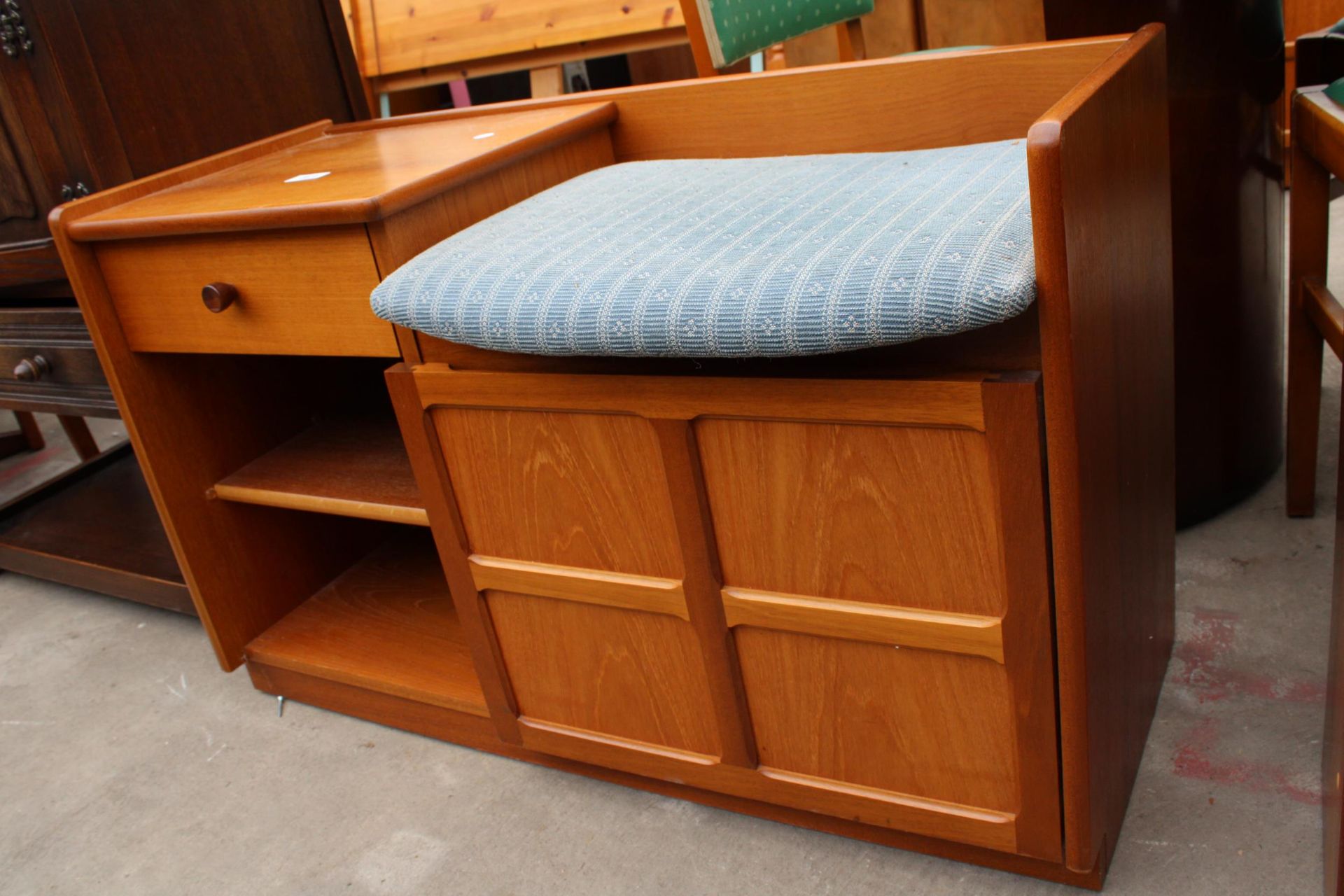 A RETRO TEAK PARKER KNOLL TELEPHONE TABLE/SEAT - Image 2 of 2