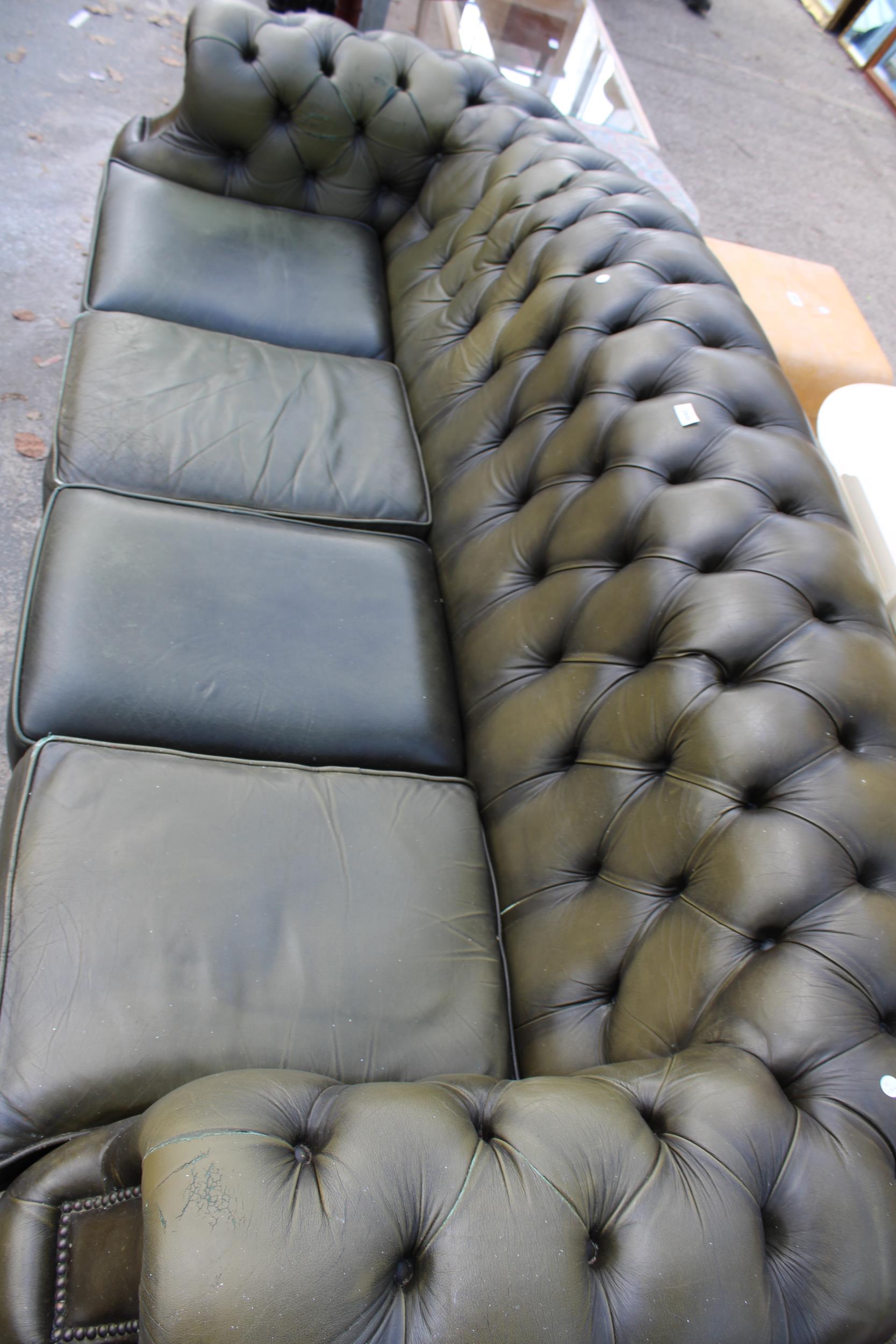 A GREEN LEATHER CHESTERFIELD FOUR SEATER SETTEE - Image 3 of 3