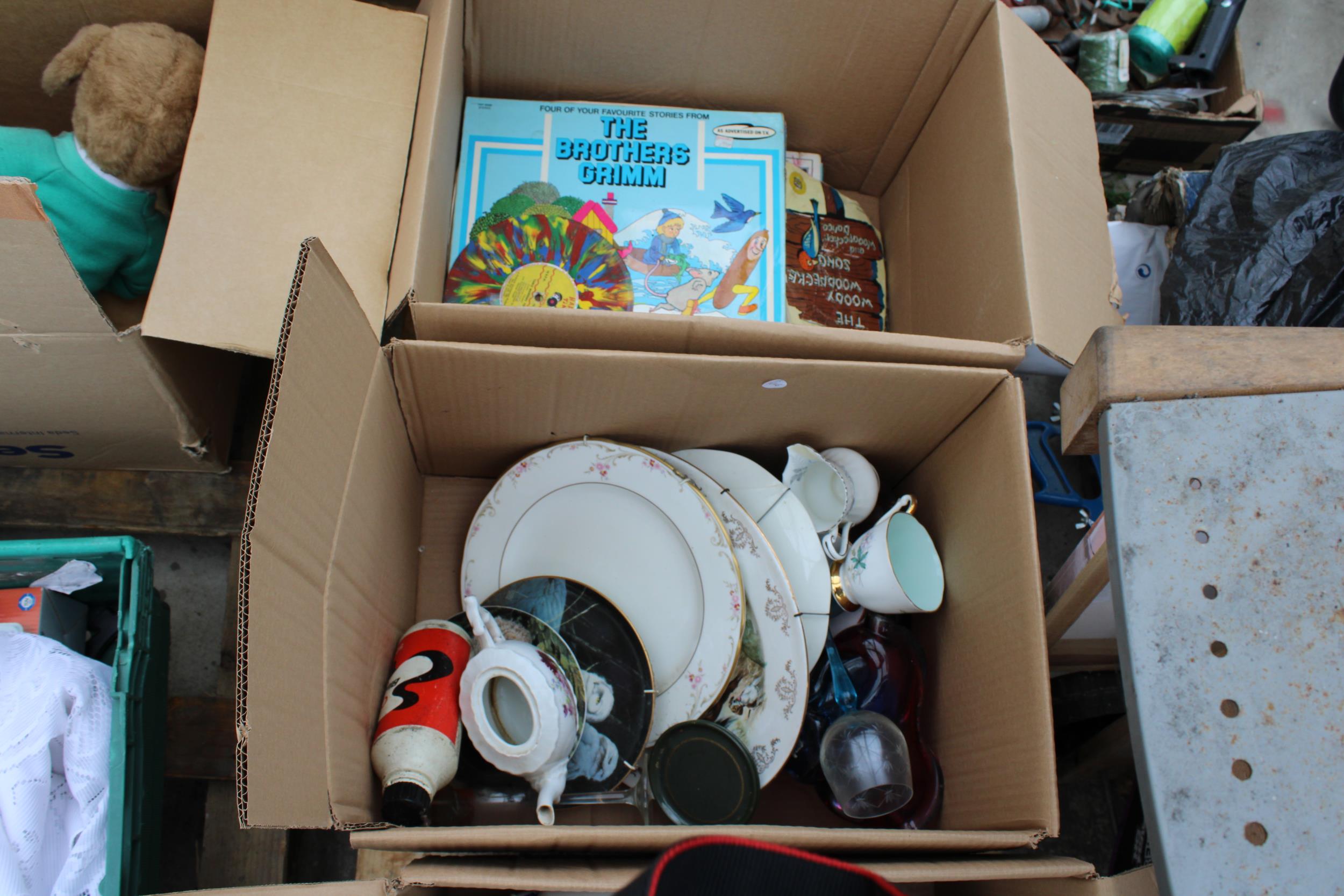 AN ASSORTMENT OF HOUSEHOLD CLEARANCE ITEMS - Image 2 of 2