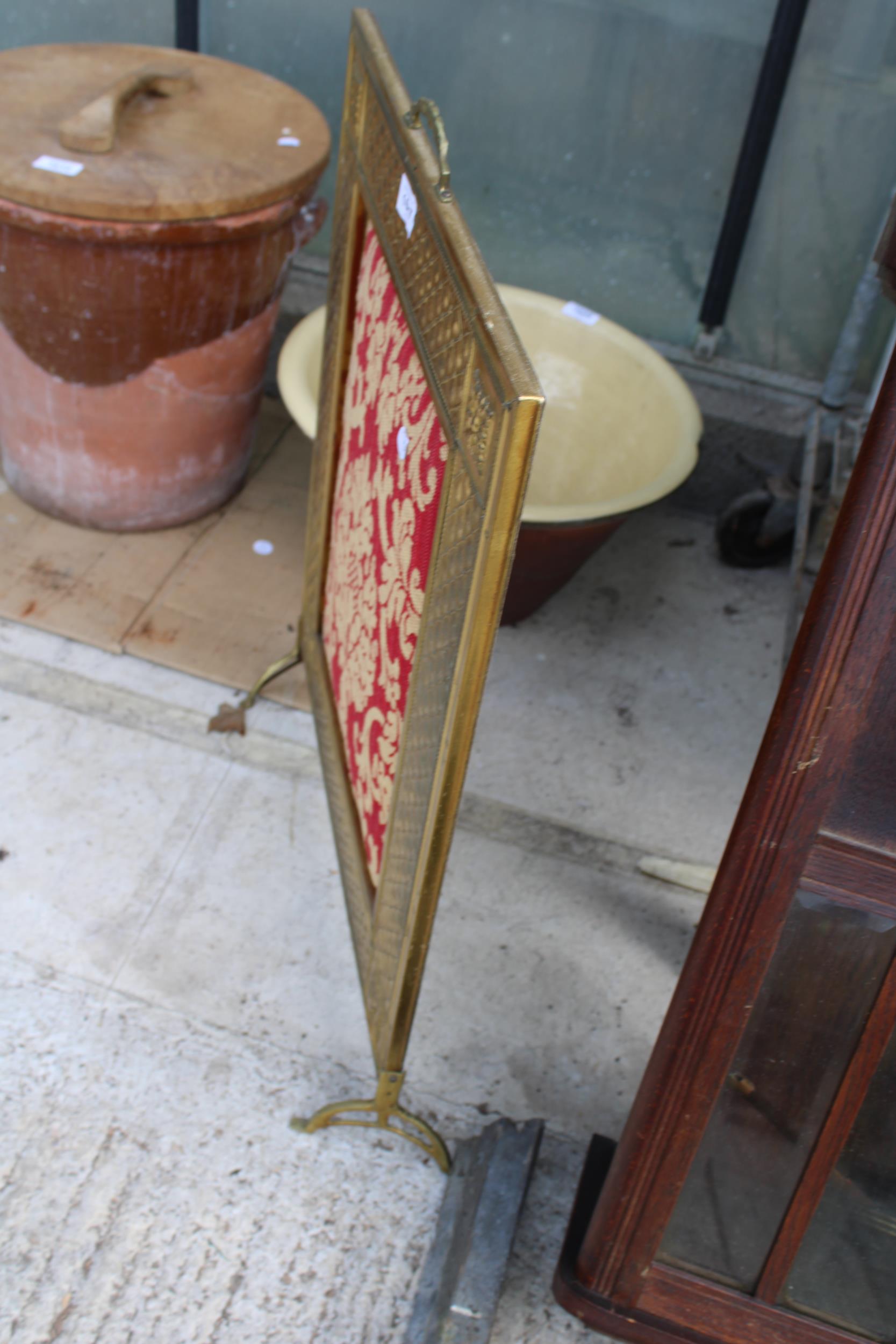 A DECORATIVE BRASS FIRE SCREEN WITH A TAPESTRY CENTRE - Image 2 of 2