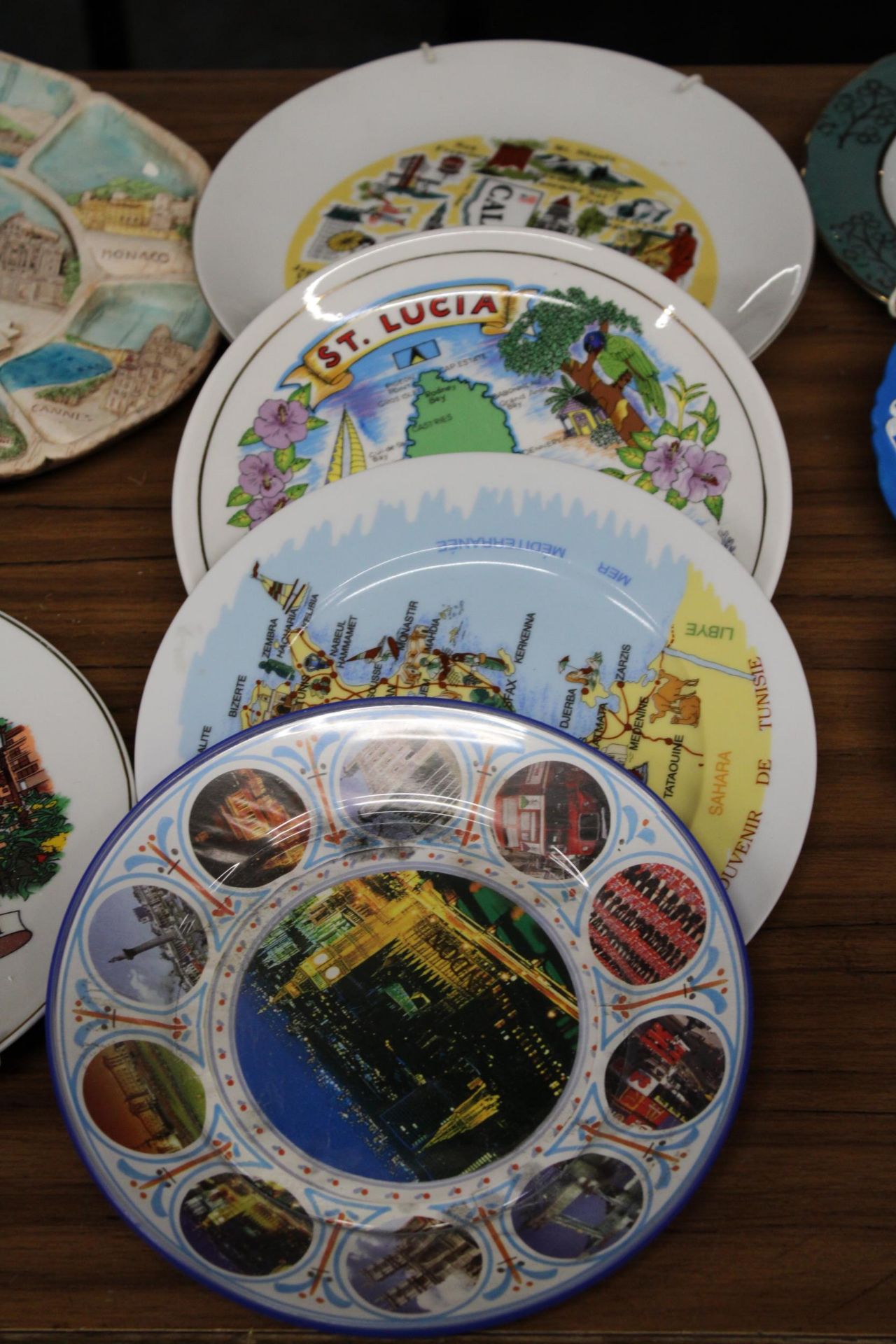 A COLLECTION OF TOURIST CABINET PLATES - 17 IN TOTAL - Image 3 of 4