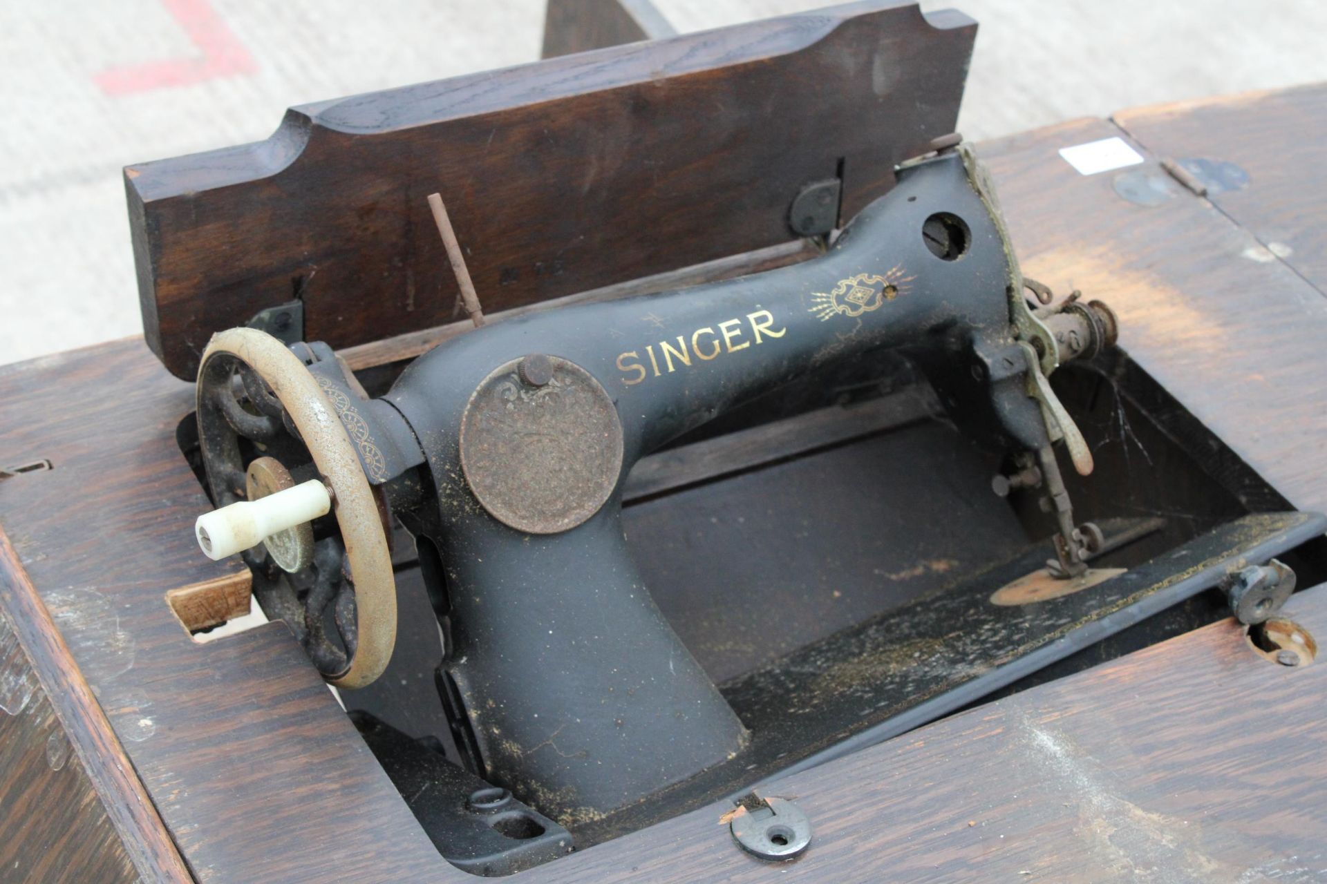 A VINTAGE SINGER SEWING MACHINE WITH WOODEN WORK TABLE - Image 2 of 3