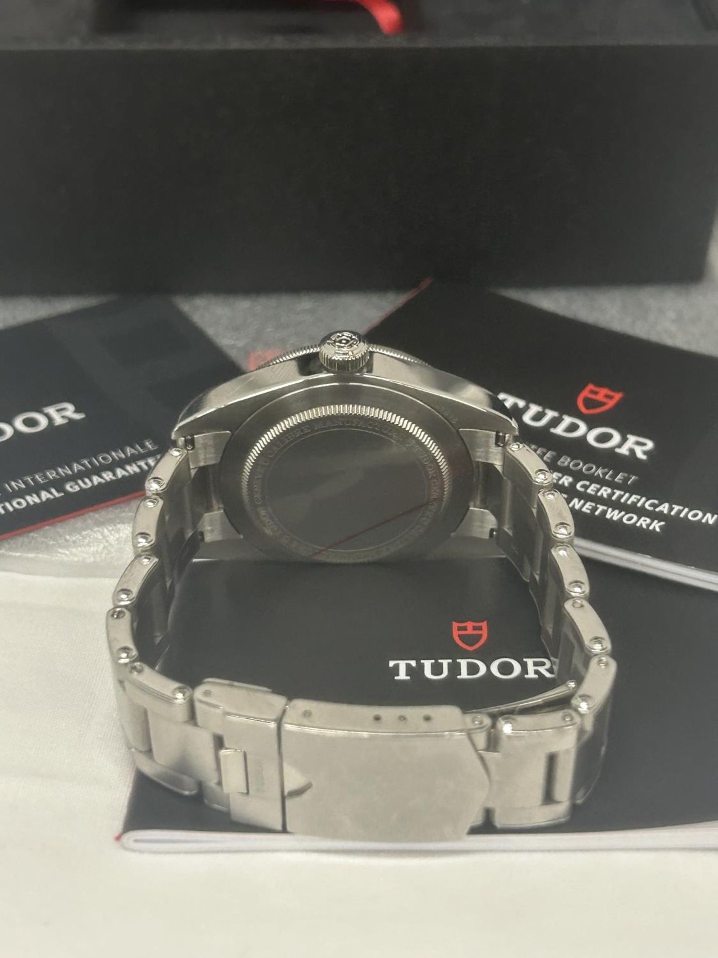 A TUDOR BLACK BAY 58 CHRONOGRAPH AUTOMATIC WATCH WITH 39MM BLACK DIAL, COMPLETE WITH ORIGINAL BOX - Image 5 of 7