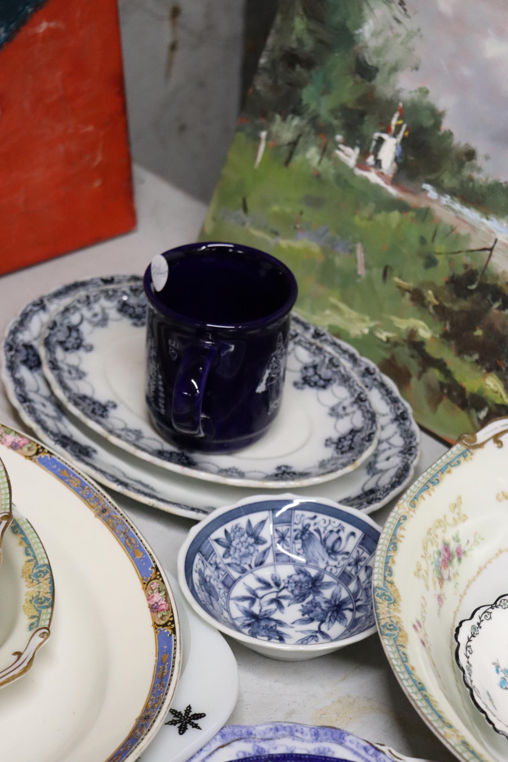 A LARGE MIXED LOT TO INCLUDE WEDGEWOOD, FUJI CHINA, WADE ETC - Image 10 of 12