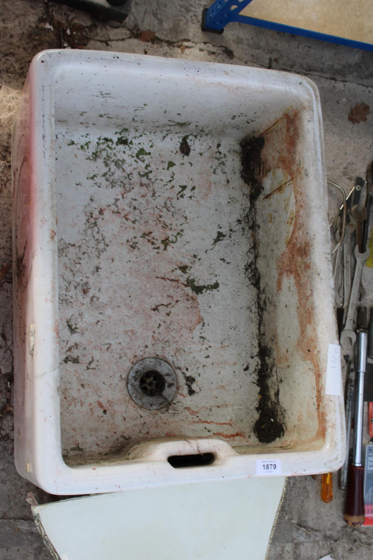 A WHITE BELFAST SINK AND A DECORATIVE WOODEN WALL SHELF - Image 3 of 3