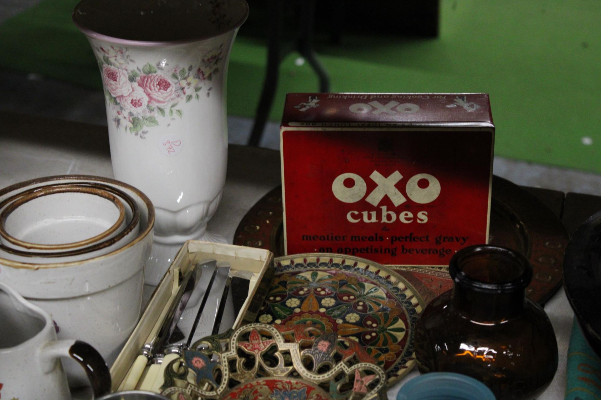 A MIXED LOT TO INCLUDE COALPORT, GRAFTON, VINTAGE OXO TIN ETC - Image 5 of 6
