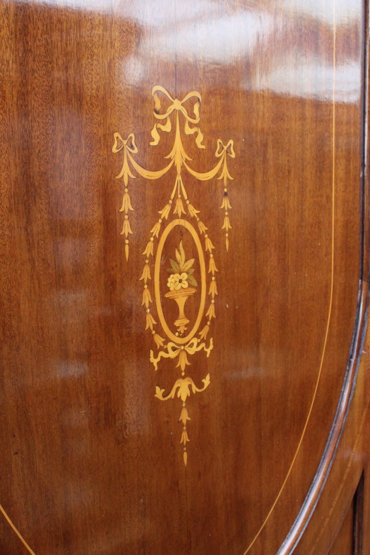 AN EDWARDIAN MAHOGANY AND INLAID DOUBLE MIRROR DOOR WARDROBE 74" WIDE - Image 4 of 9