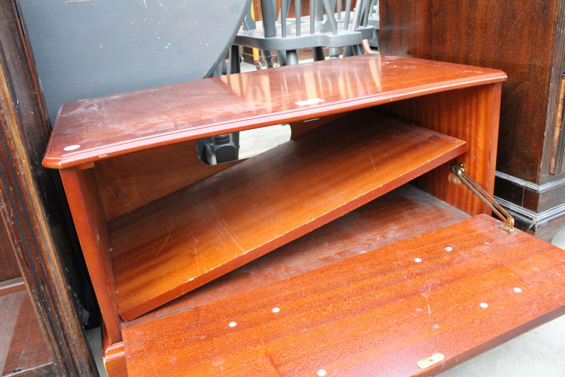 A MAHOGANY CABINET AND A SET OF TWO TIER OPEN SHELVES - Image 2 of 2