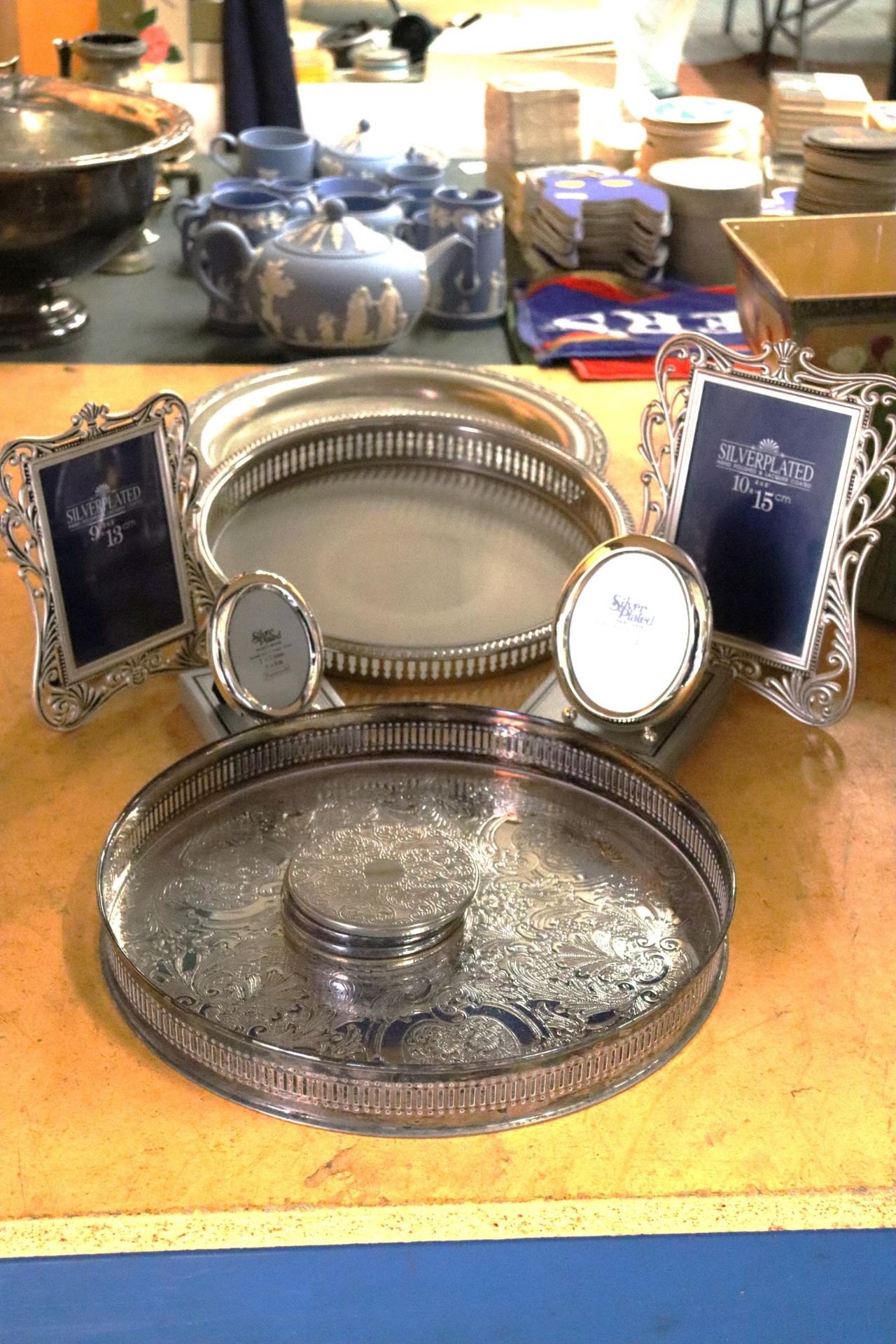 A QUANTITY OF SILVER PLATE TO INCLUDE TRAYS, PICTURE FRAMES, COASTERS, ETC.,