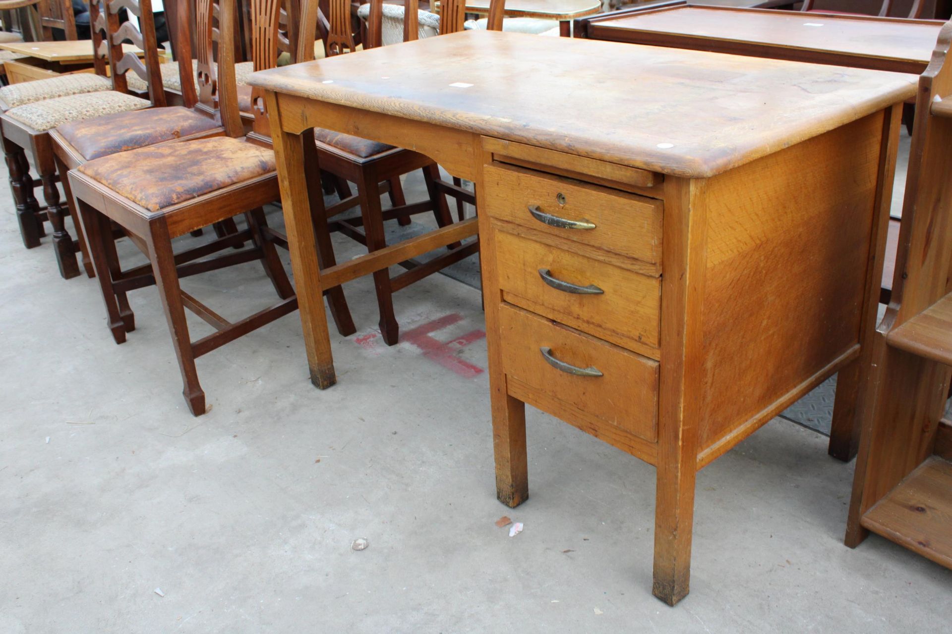 A MID 20TH CENTURY OAK SINGLE PEDESTAL DESK ENCLOSING THREE DRAWERS AND SLIDE 42" X 24" - Image 2 of 2