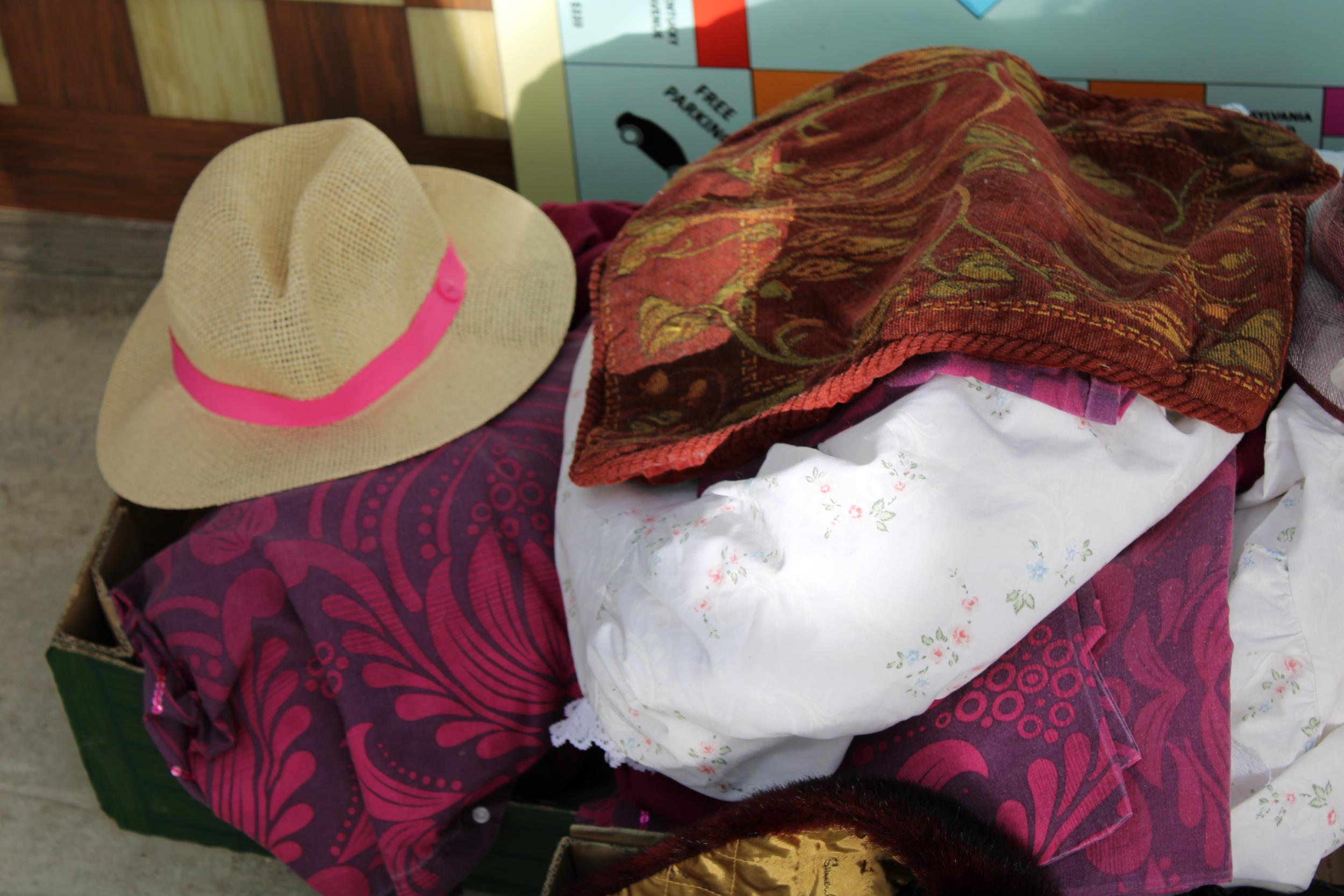 AN ASSORTMENT OF LADIES HATS AND CLOTHING - Image 3 of 4