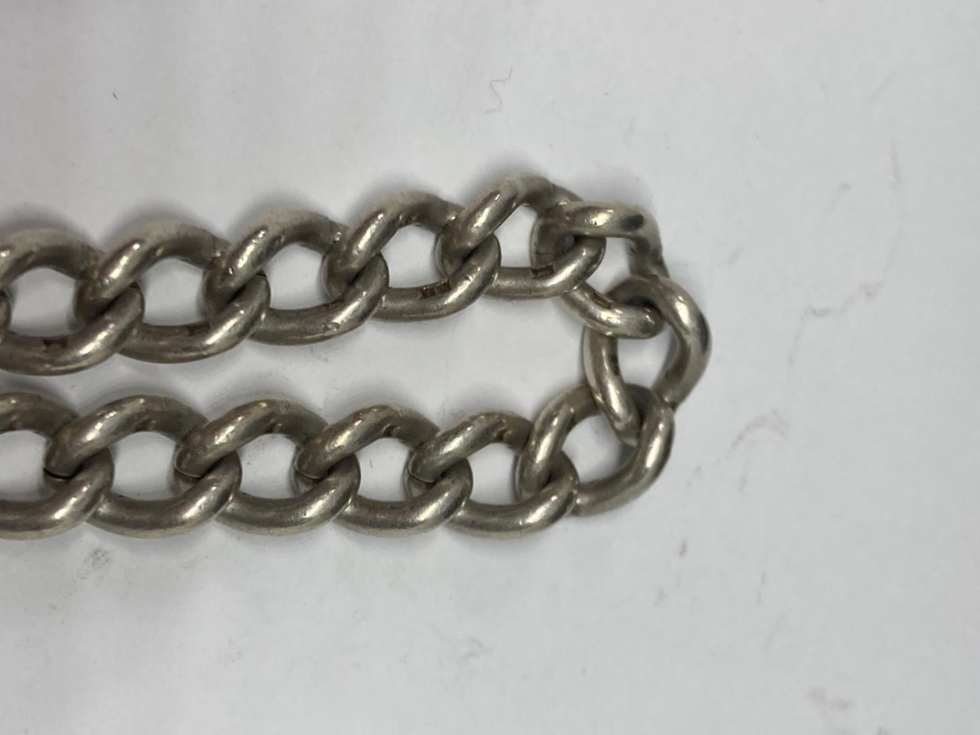 A SILVER WRIST CHAIN - Image 3 of 3