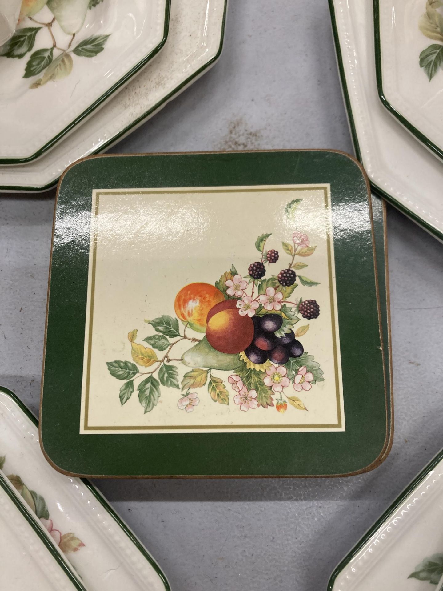 A JOHNSONS BROTHERS FRESH FRUIT 20 PIECE PART DINNER SET WITH CORK COASTERS - Image 3 of 4