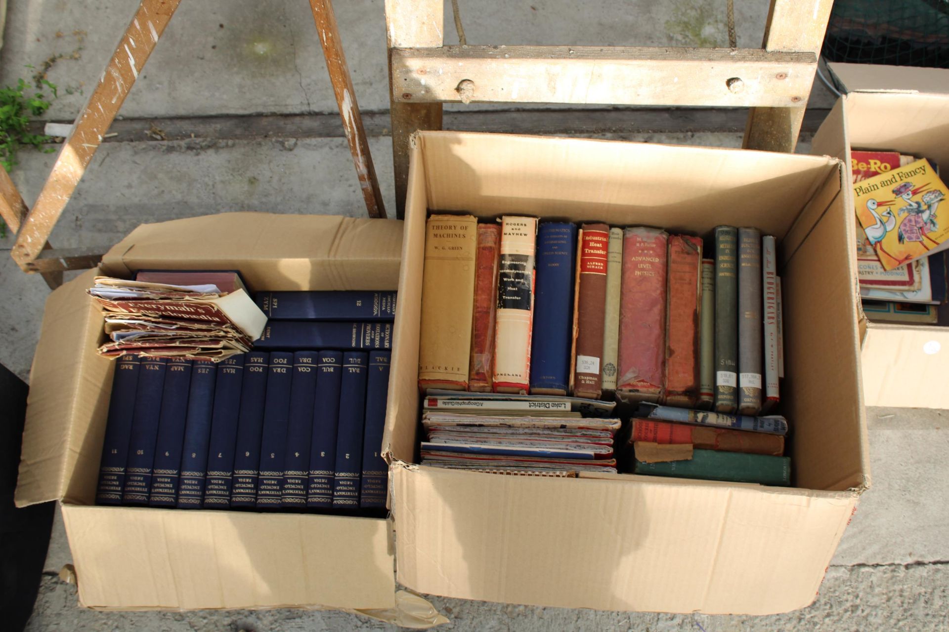 A LARGE ASSORTMENT OF VINTAGE BOOKS - Image 2 of 3