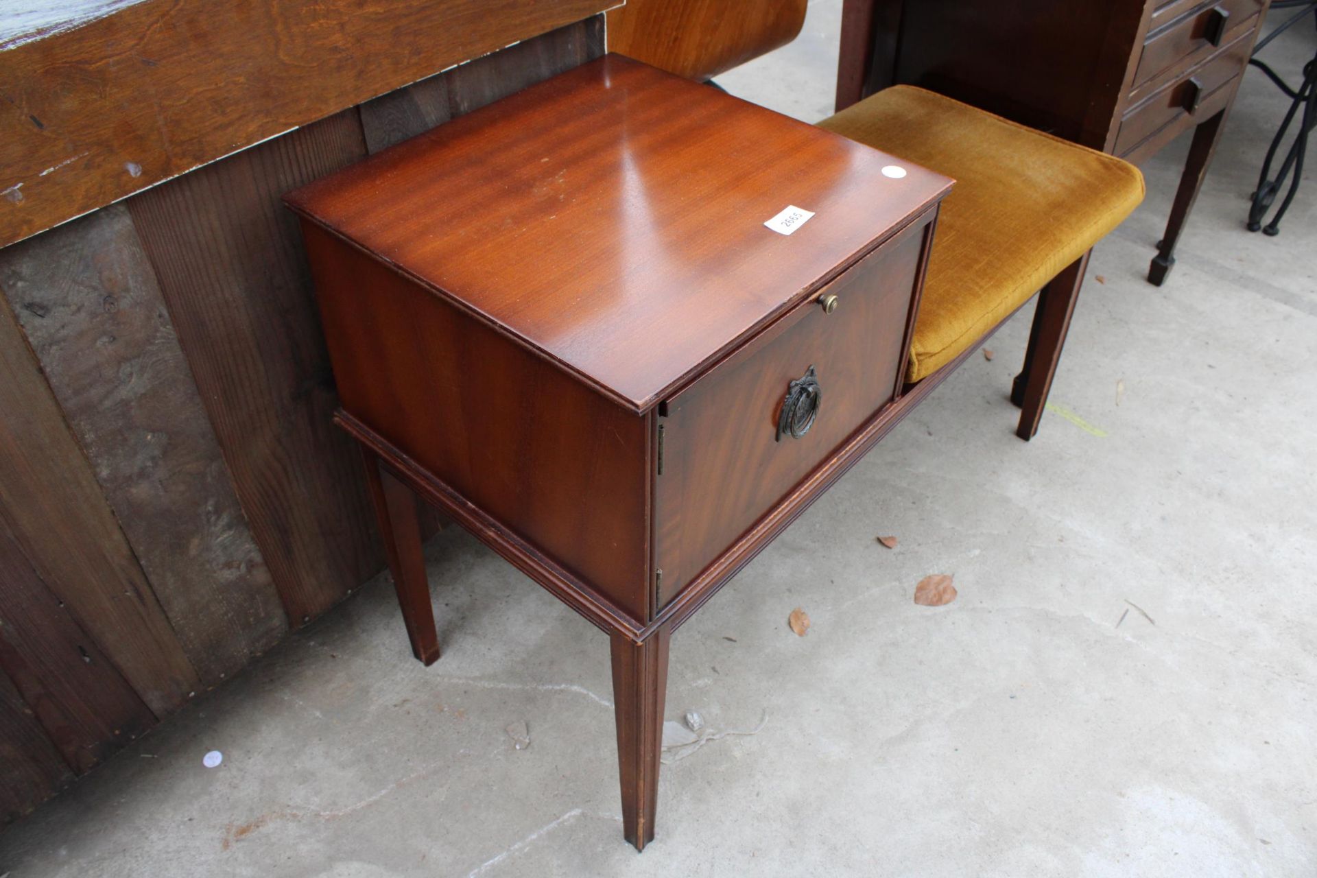 A MAHOGANY 'CHIPPY' TELEPHONE TABLE/SEAT - Image 3 of 3