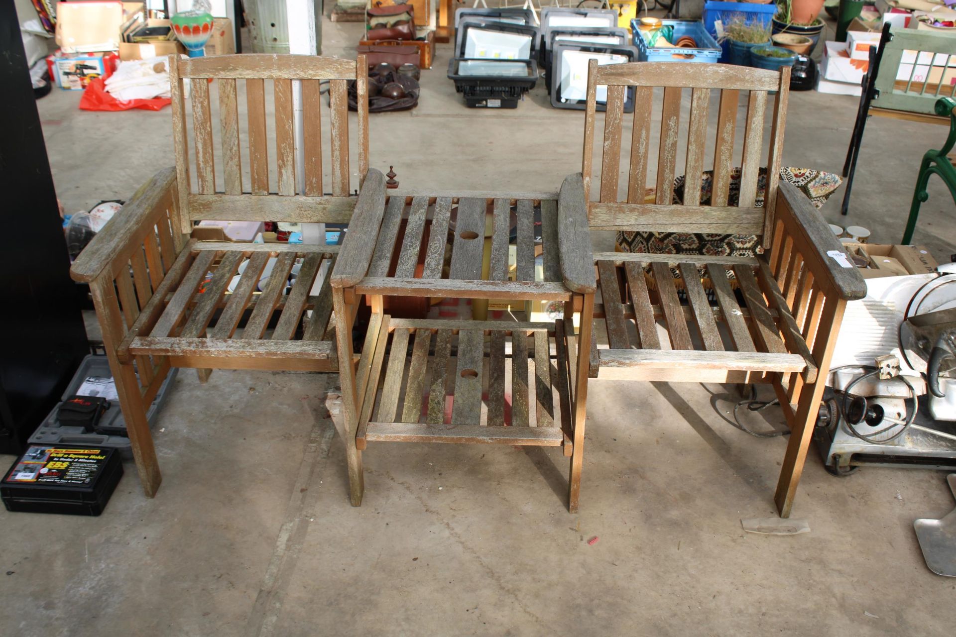 A WOODEN SLATTED TWO SEATER LOVE SEAT WITH CENTRAL TABLE