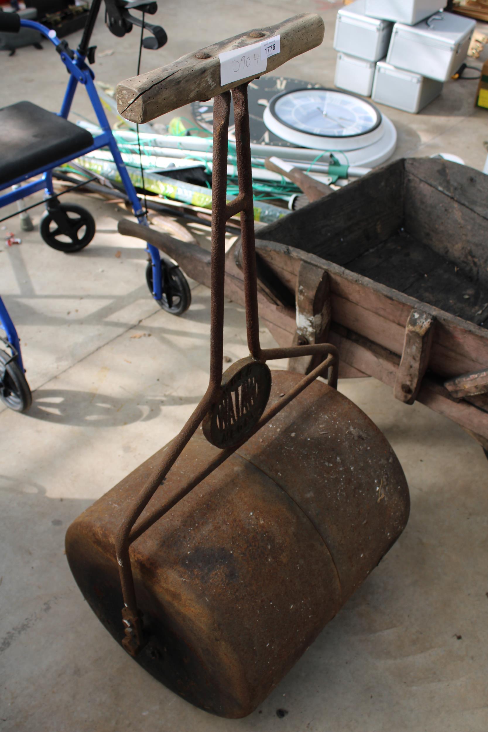 A WATAW VINTAGE CAST IRON GARDEN ROLLER - Image 2 of 2