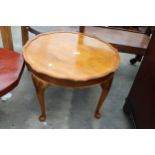 A MID 20TH CENTURY WALNUT PIE CRUST COFFEE TABLE ON CABRIOLE LEGS, 24"