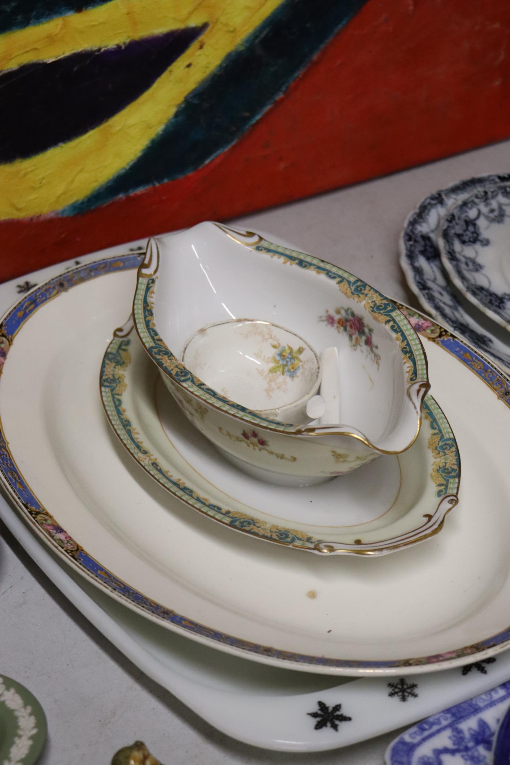 A LARGE MIXED LOT TO INCLUDE WEDGEWOOD, FUJI CHINA, WADE ETC - Image 11 of 12
