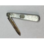 A HALLMARKED SHEFFIELD SILVER FRUIT KNIFE WITH MOTHER OF PEARL HANDLE